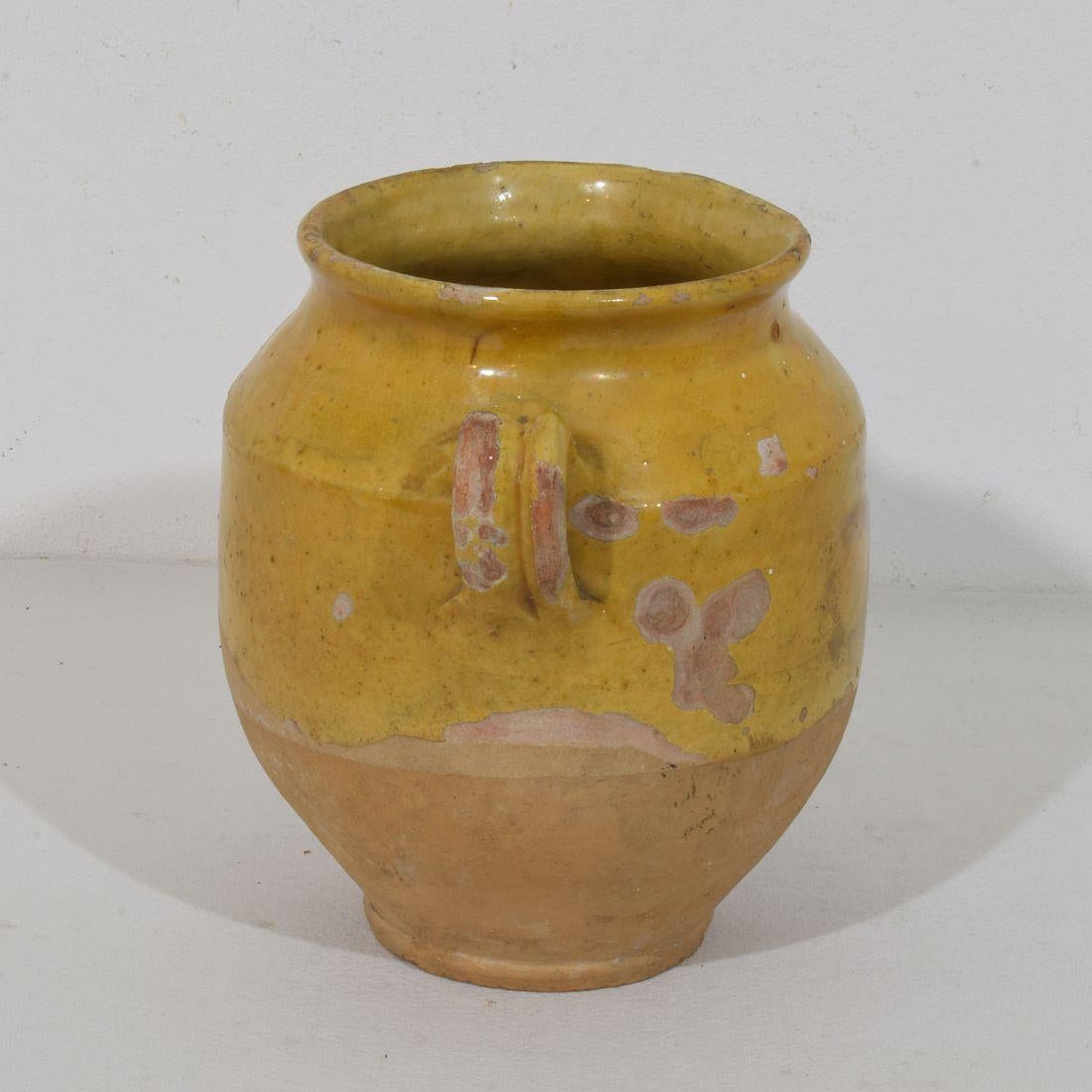 Français Petite jarre à confit française du 19ème siècle en céramique à glaçure jaune en vente