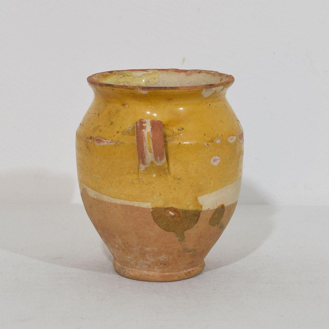 Kleines französisches gelb glasiertes Keramikgefäß aus dem 19. im Zustand „Gut“ im Angebot in Buisson, FR