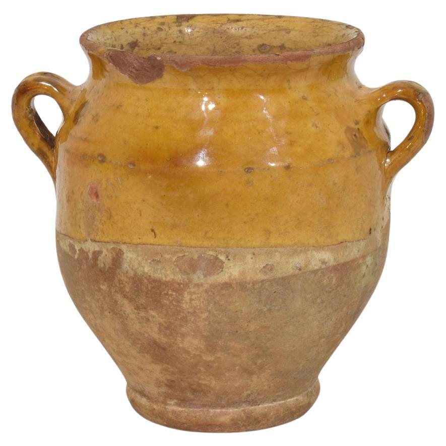 Kleines französisches gelb glasiertes Keramikgefäß aus dem 19.