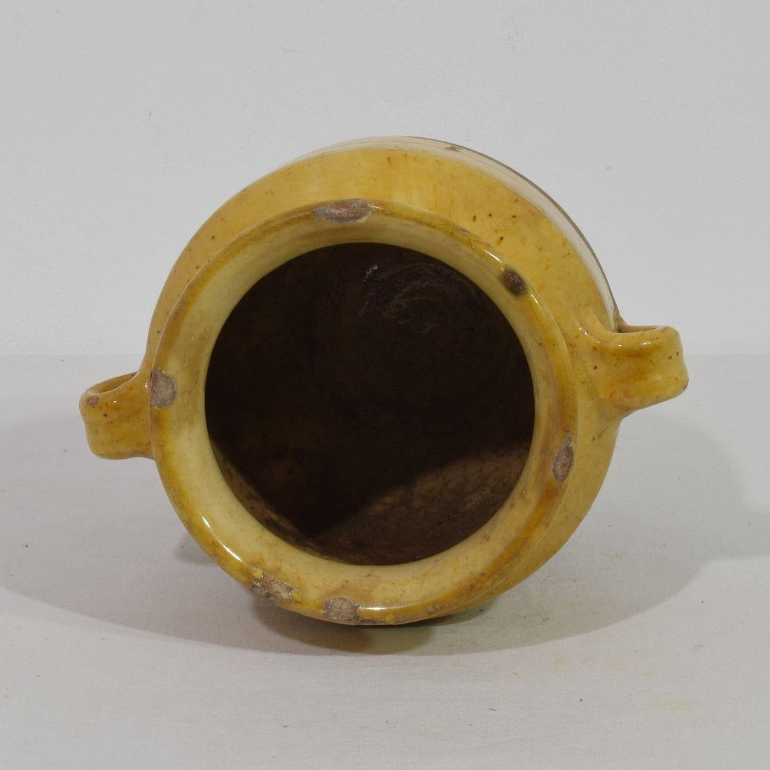 Petit pot à confiture en céramique émaillée jaune du 19ème siècle (pot) en vente 1