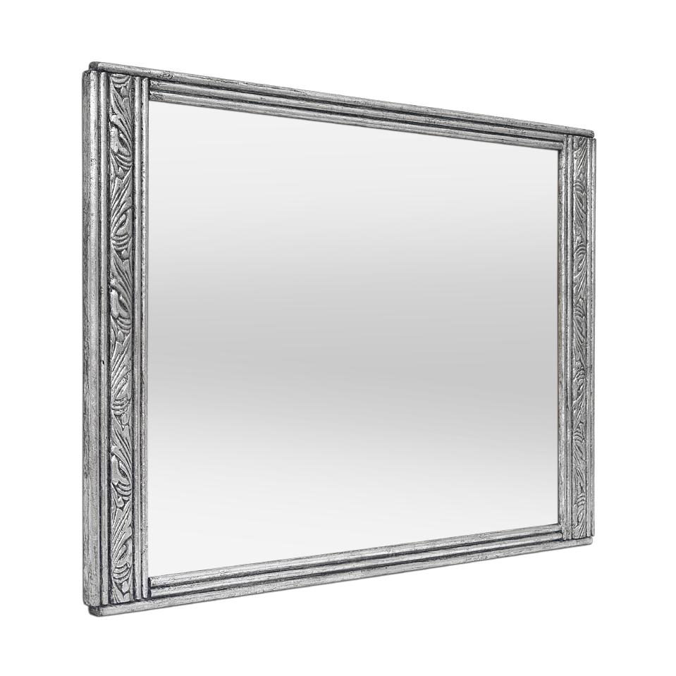 Petit miroir ancien français en bois argenté, période Art Nouveau, vers 1900. Décorées de frises de feuilles stylisées et de baguettes de bois arrondies. Cadre ancien redoré à la feuille. Largeur du cadre : 5 - 2 cm / 1.96 - 0.78 in. Miroir en verre