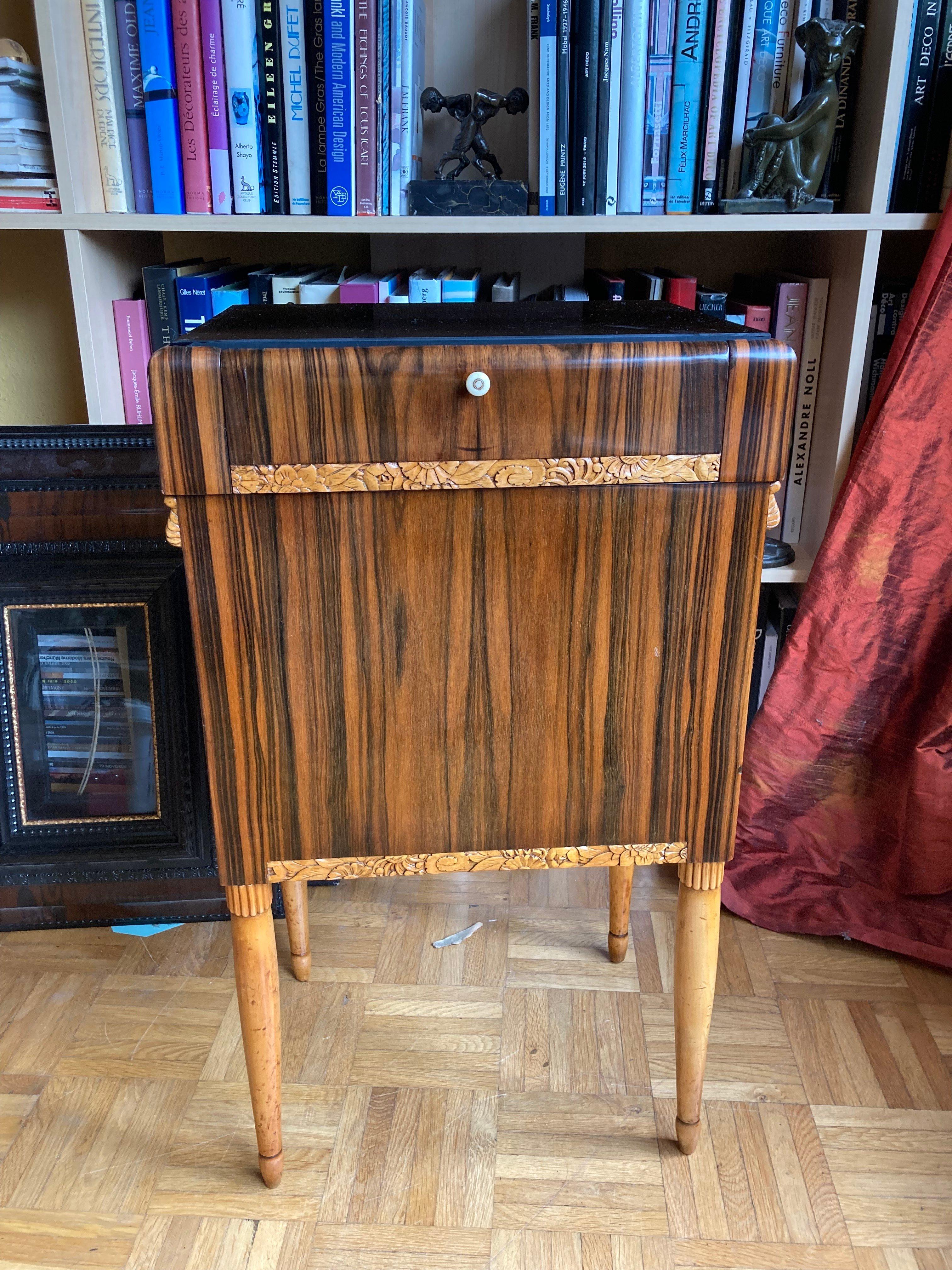 Small French Art Deco Cabinet in the Style of Paul Follot In Good Condition For Sale In Köln, NW