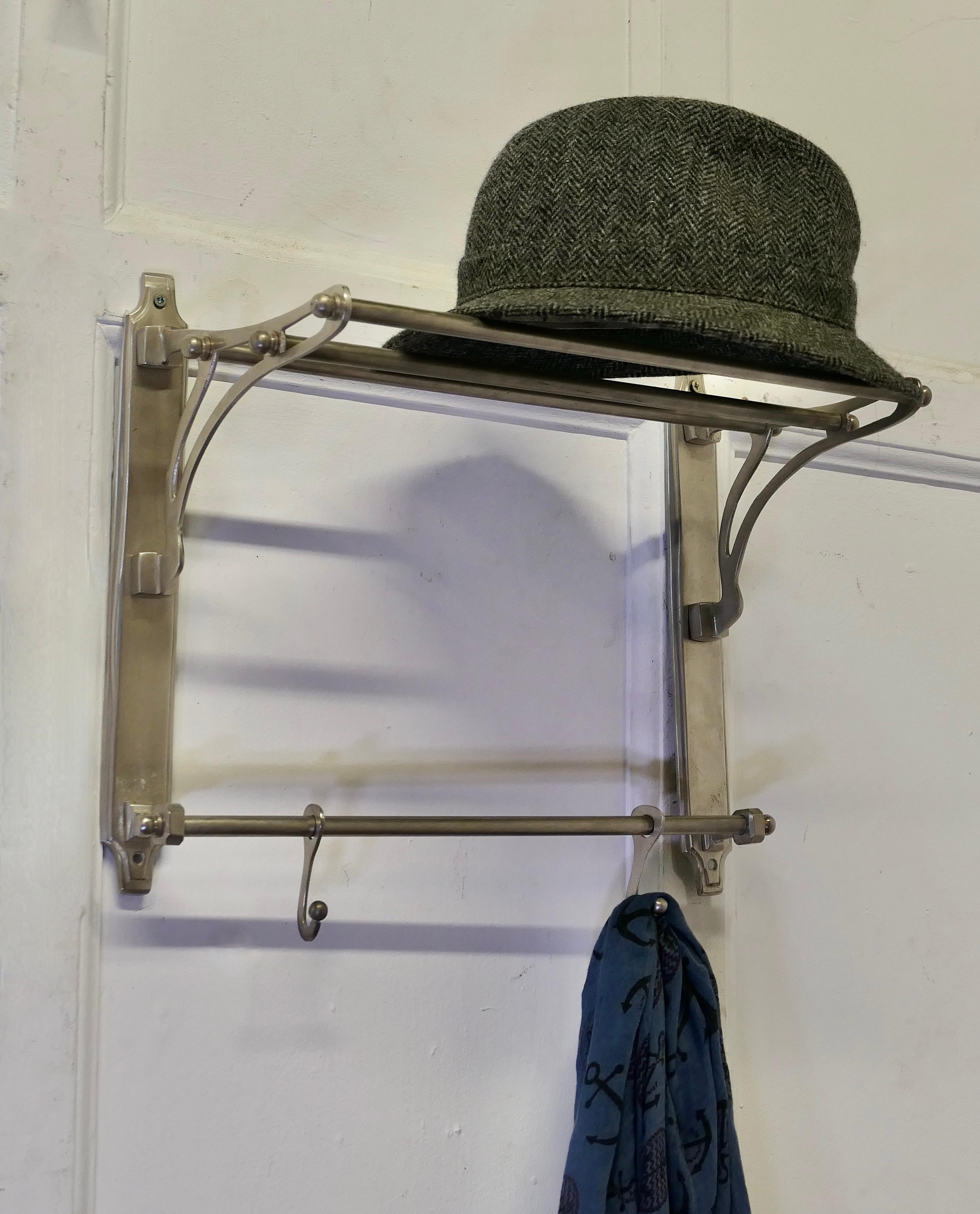 Französischer Art-déco-Hut- und Garderobenständer im Pullman-Eisenbahnwaggon-Stil, Art déco    im Angebot 1