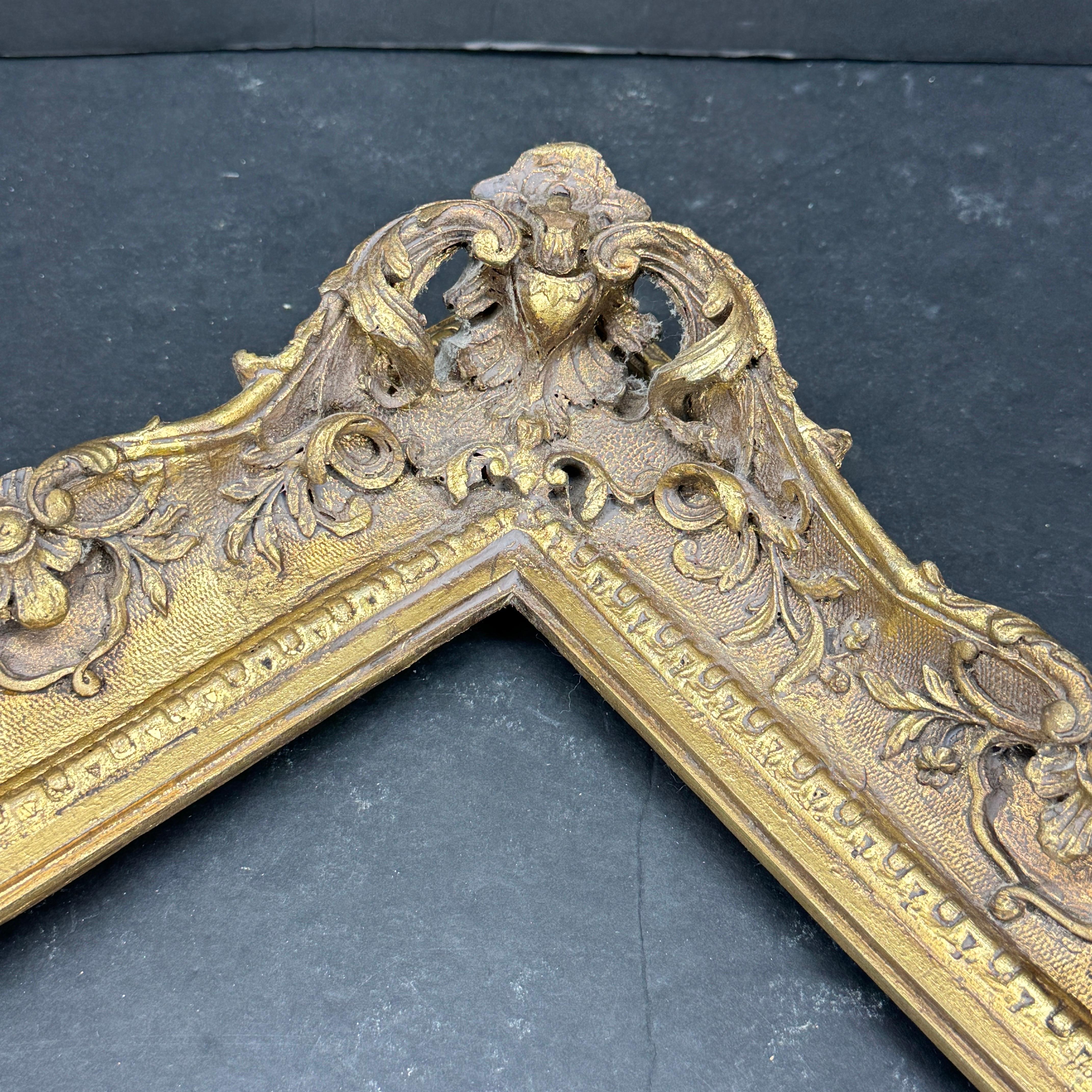 Small French Art Frame In the Style of Rococo Rectangular Gold Gilded In Good Condition For Sale In Haddonfield, NJ