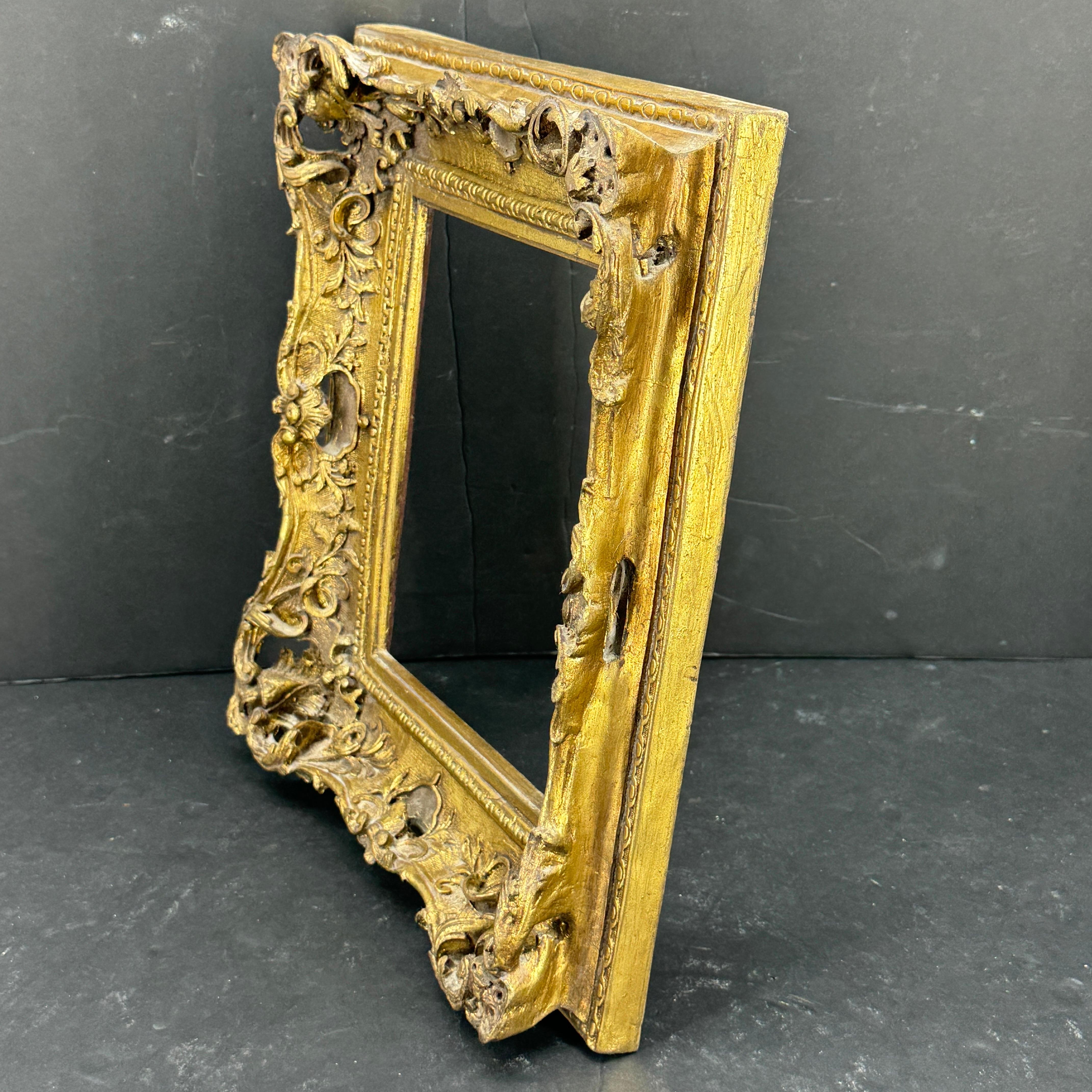 Small French Art Frame In the Style of Rococo Rectangular Gold Gilded For Sale 1