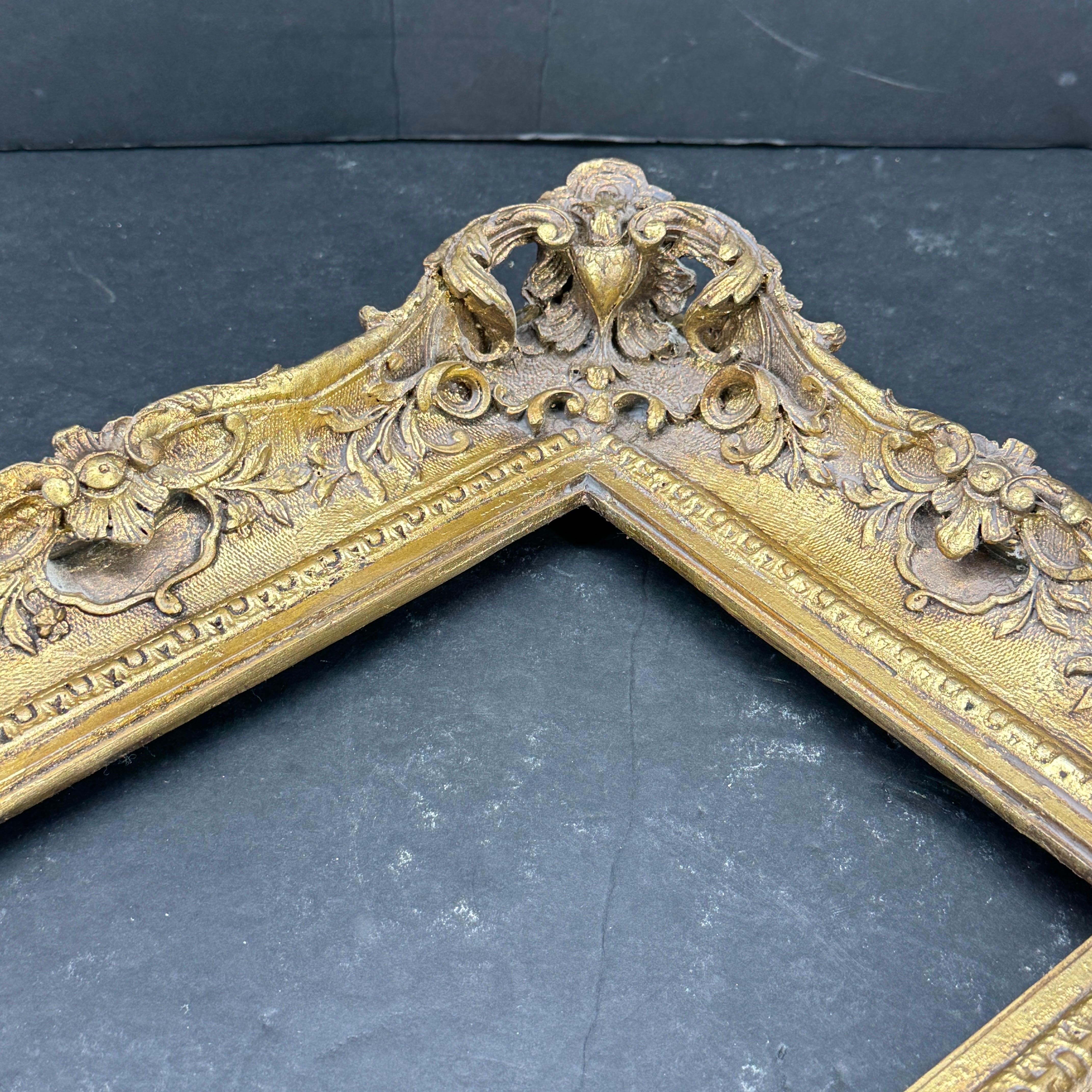 Small French Art Frame In the Style of Rococo Rectangular Gold Gilded For Sale 2