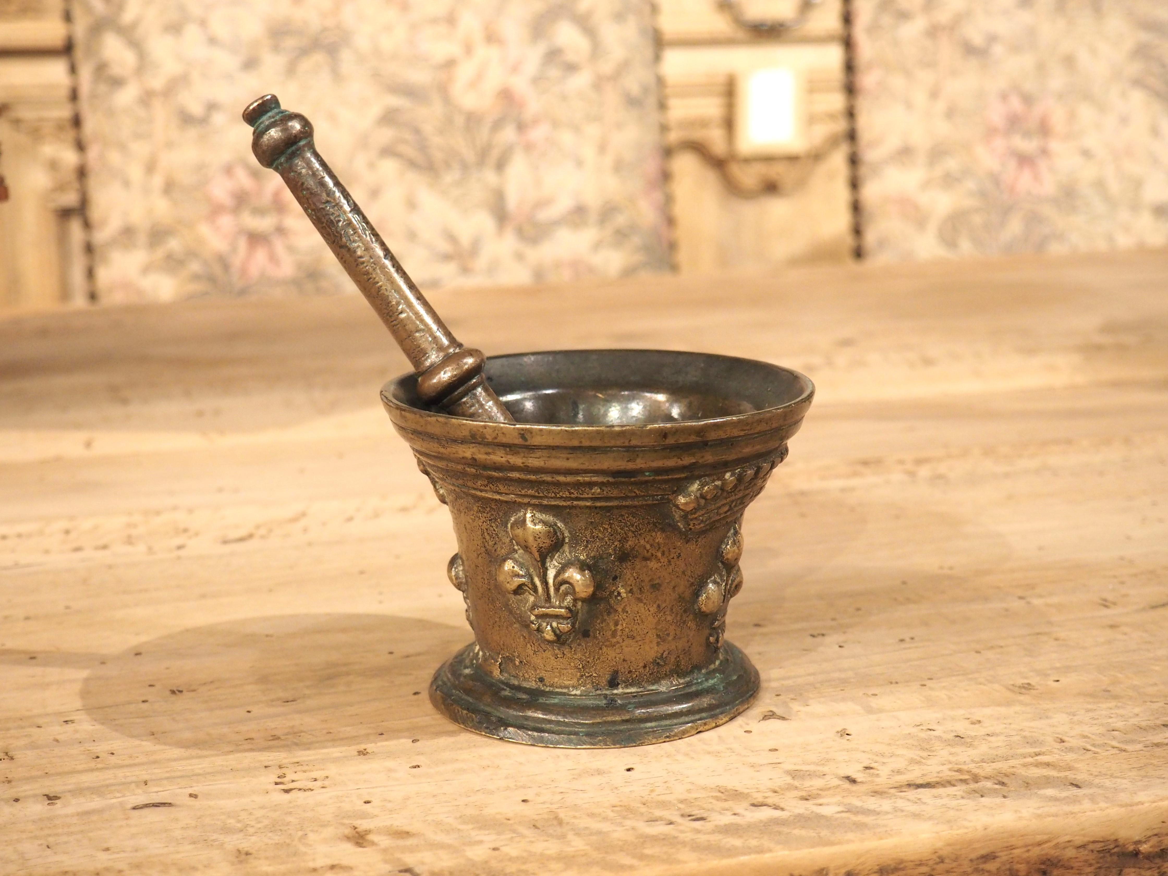 Small French Bronze Mortar and Pestle with Fleur De Lys and Crown, Circa 1700 For Sale 5