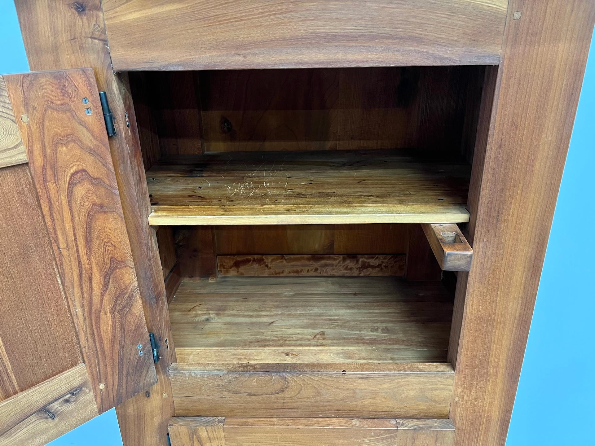 Pequeño armario de medias brutalista francés de los años 50 en venta 9
