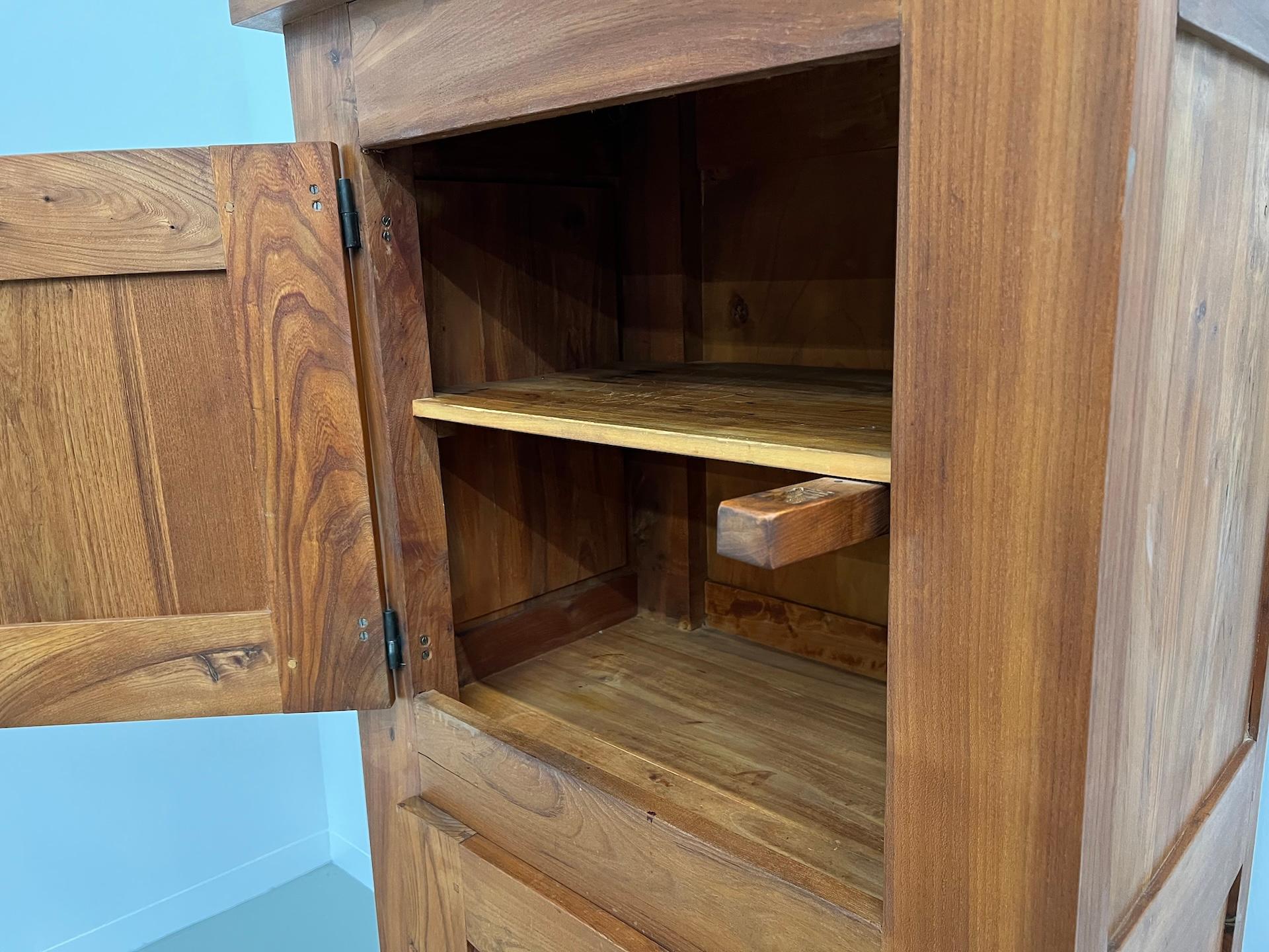 Pequeño armario de medias brutalista francés de los años 50 en venta 11