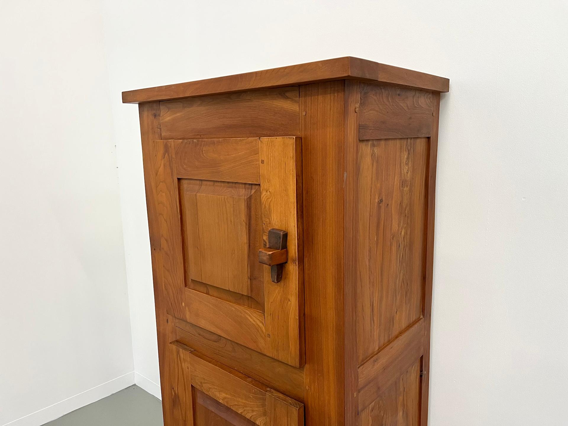 Pequeño armario de medias brutalista francés de los años 50 en venta 1