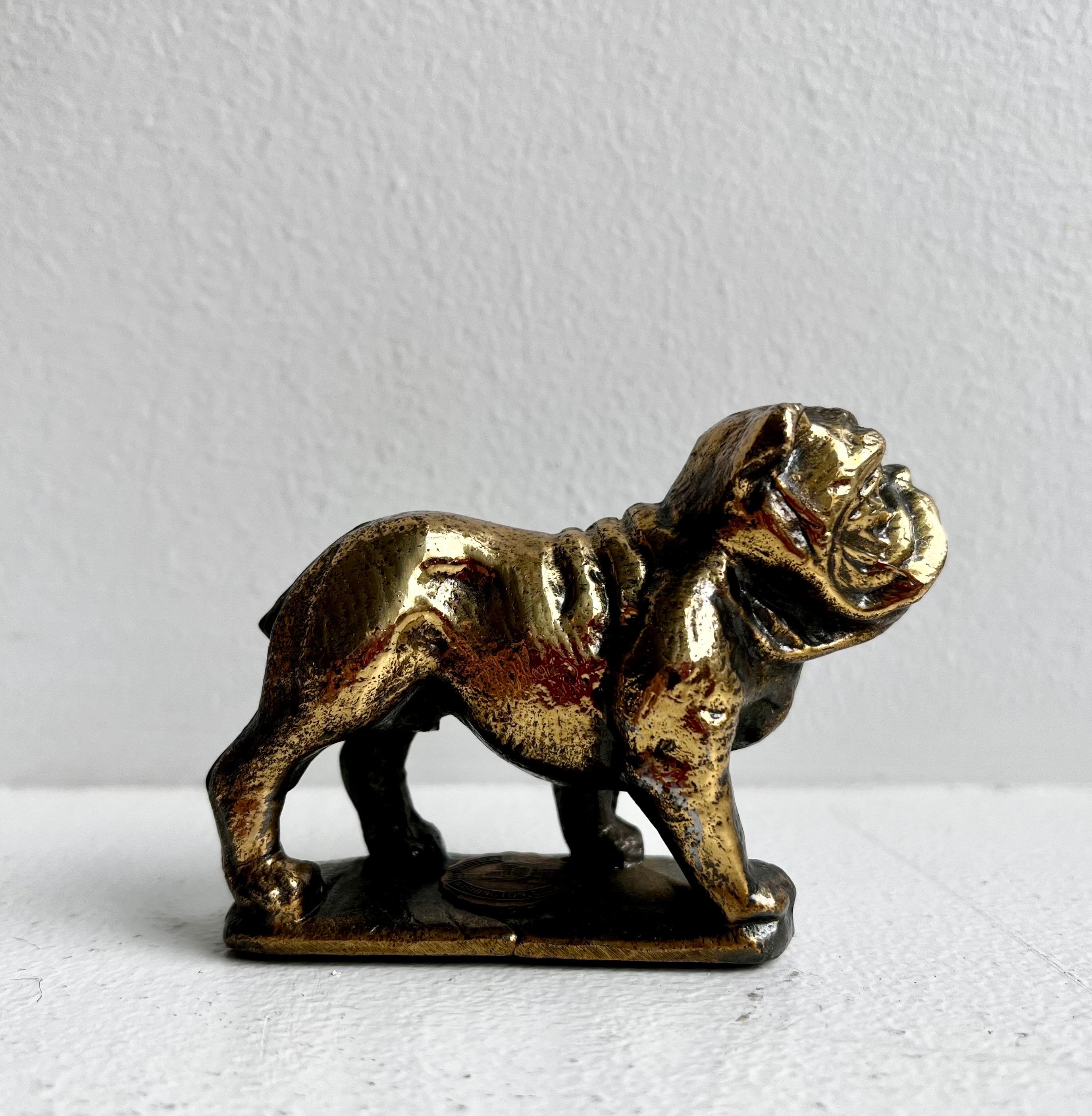 Statua di bulldog 