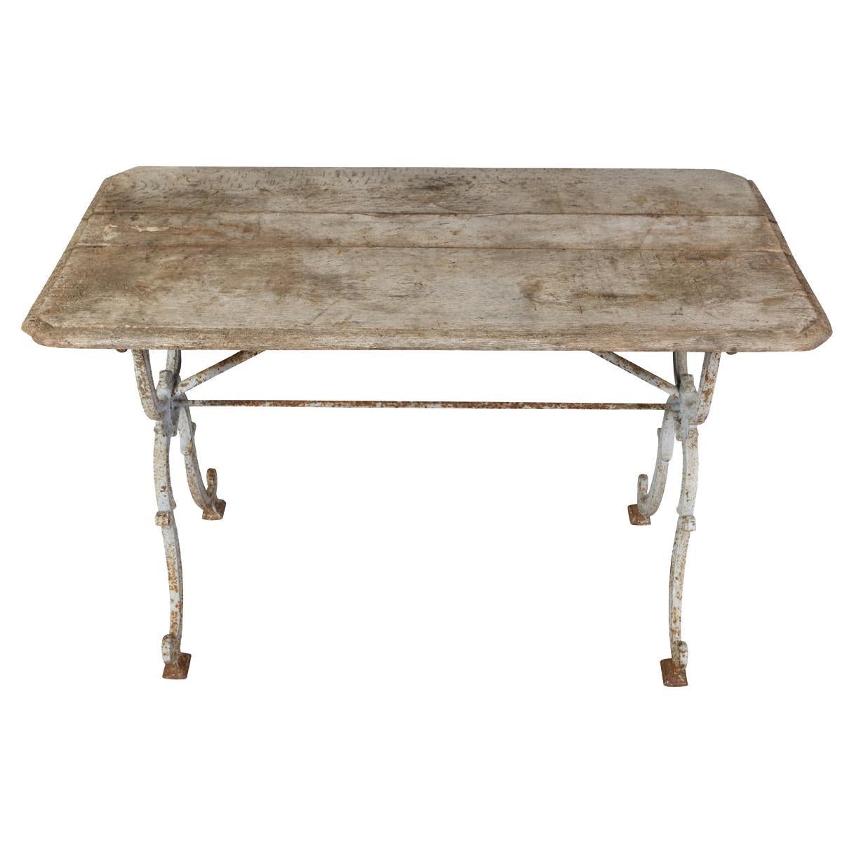 Pequeña mesa de trabajo francesa de hierro fundido y madera