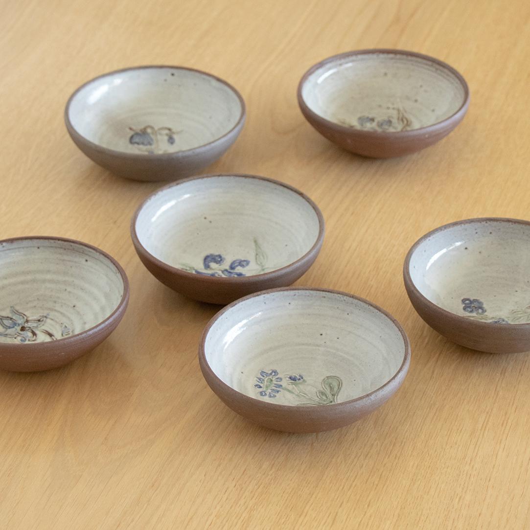 Small French Ceramic Flower Bowls, Set of 6 In Good Condition In Los Angeles, CA