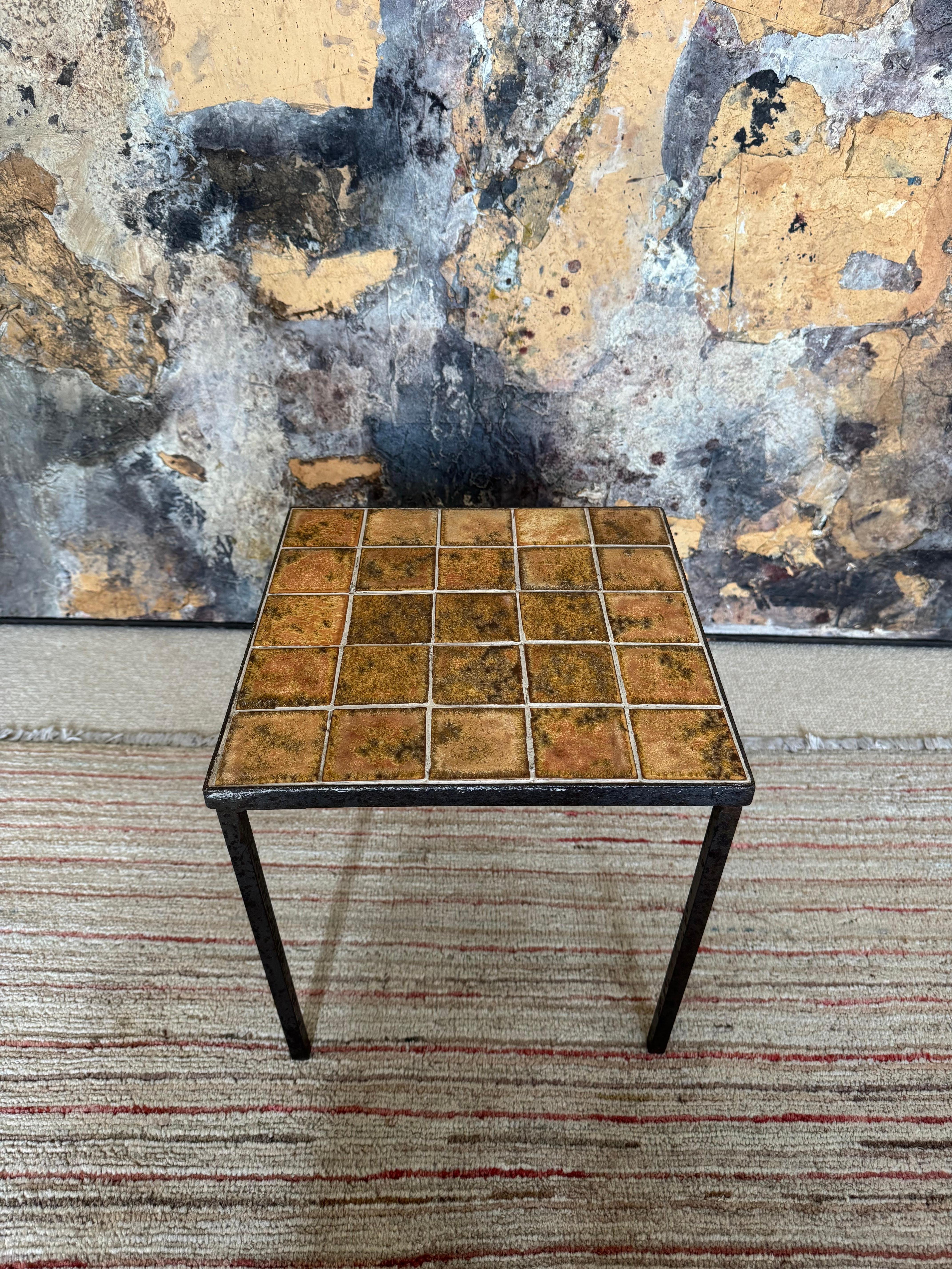 Mid-Century Modern Petite table d'appoint en céramique française en vente