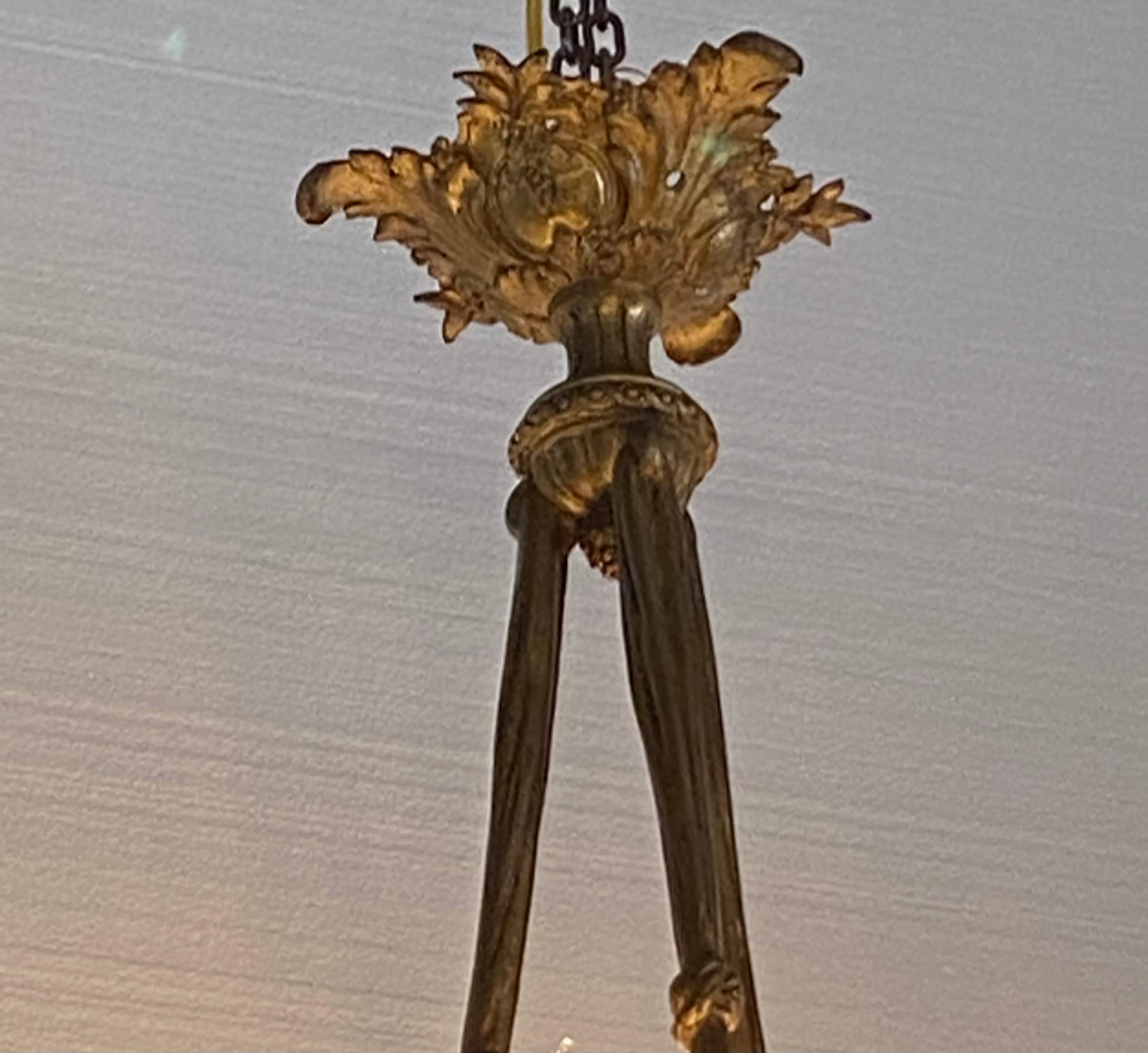 Piccolo lampadario francese In condizioni ottime in vendita a Dallas, TX