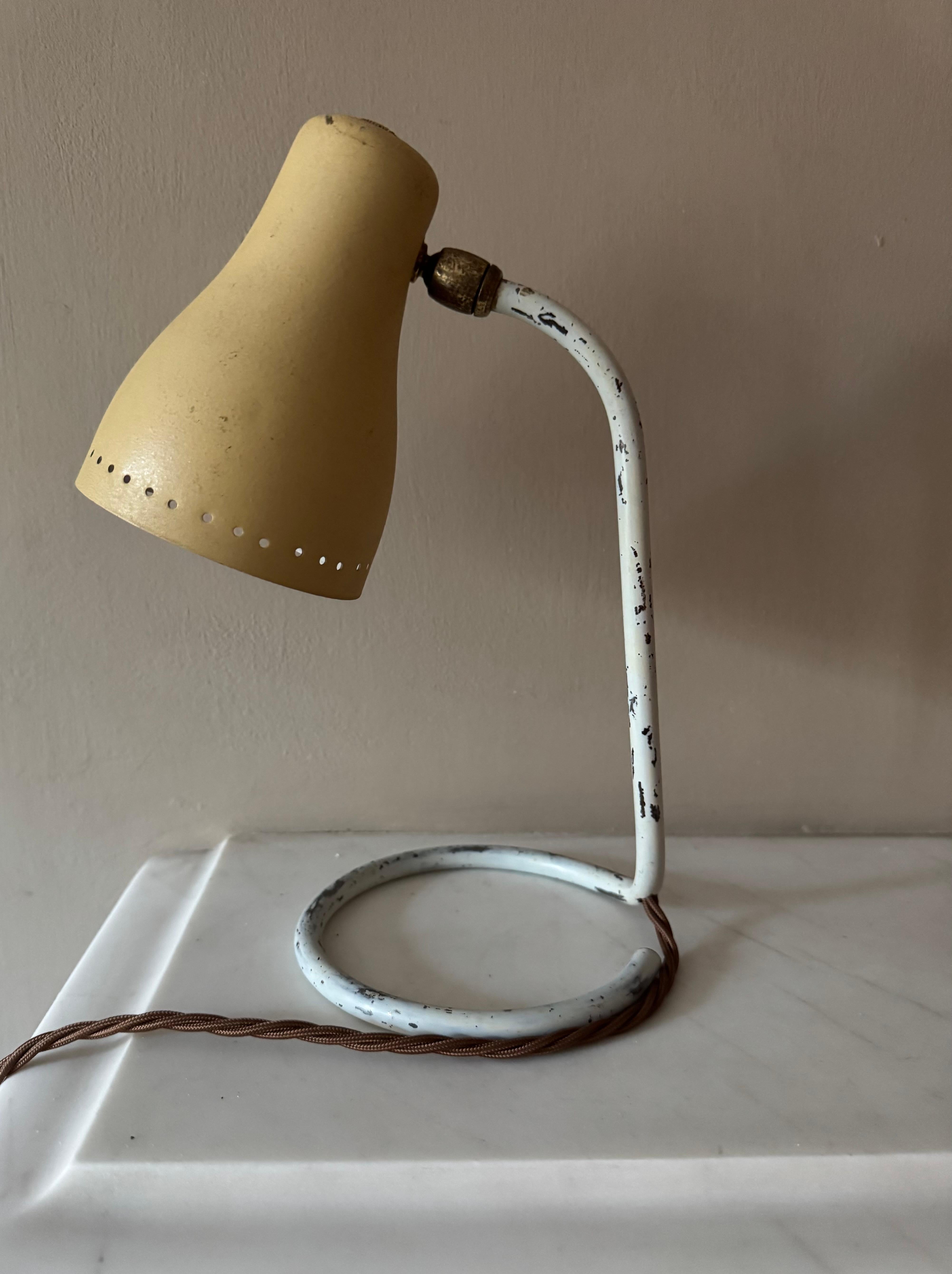 Mid-Century Modern Small French cocotte desk lamp For Sale