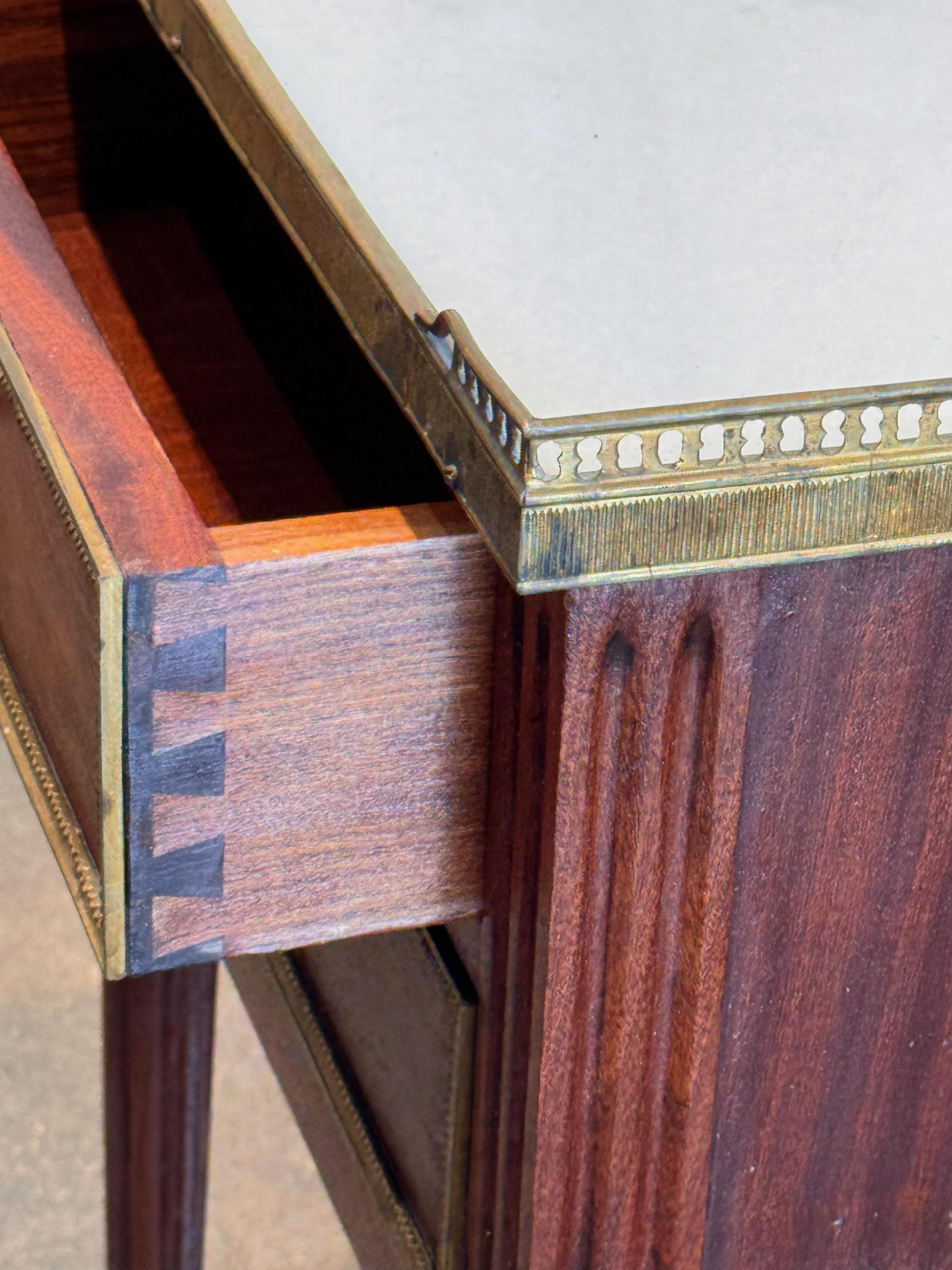 XIX secolo Piccola commode francese in vendita