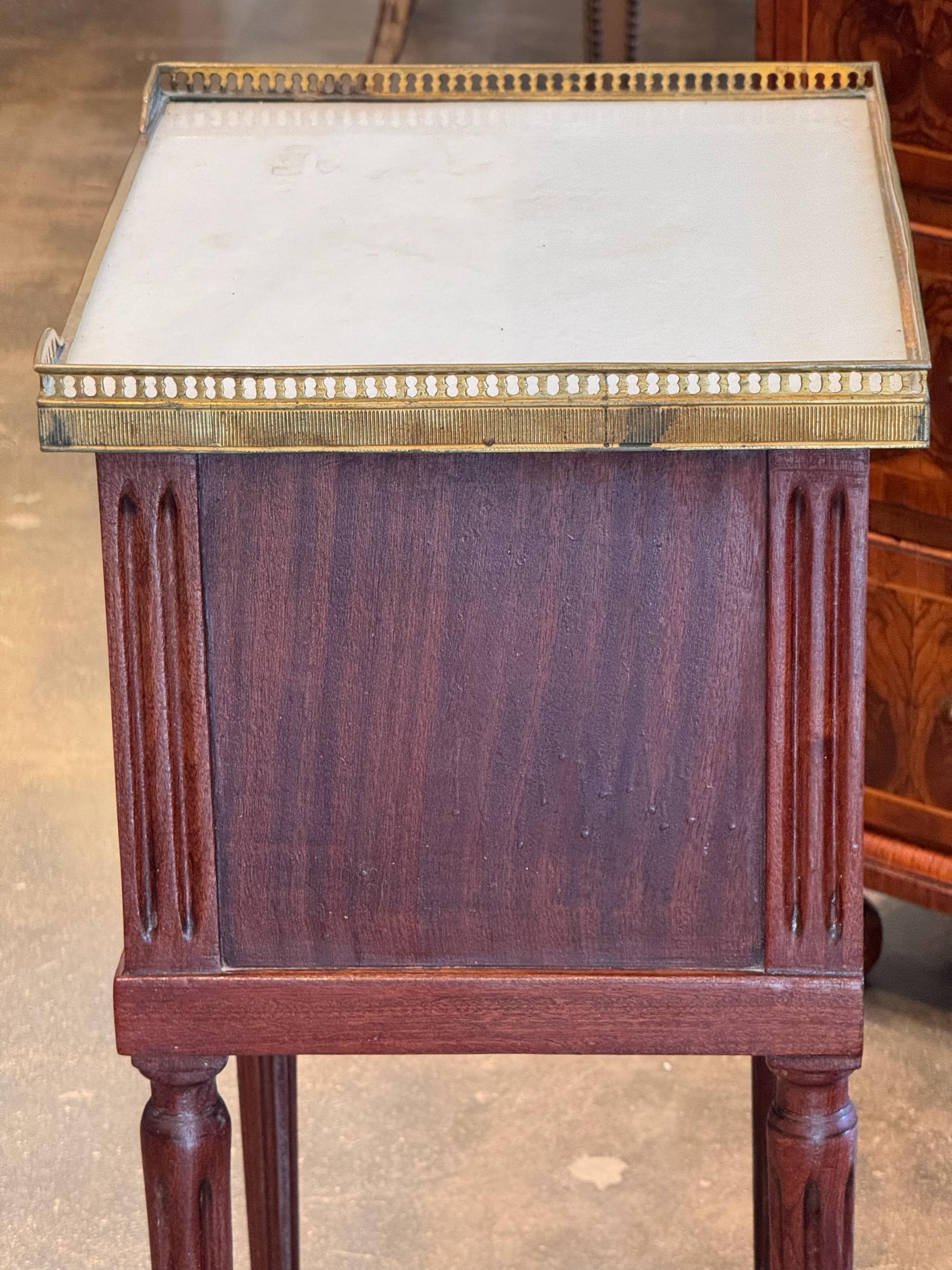 Piccola commode francese in vendita 1