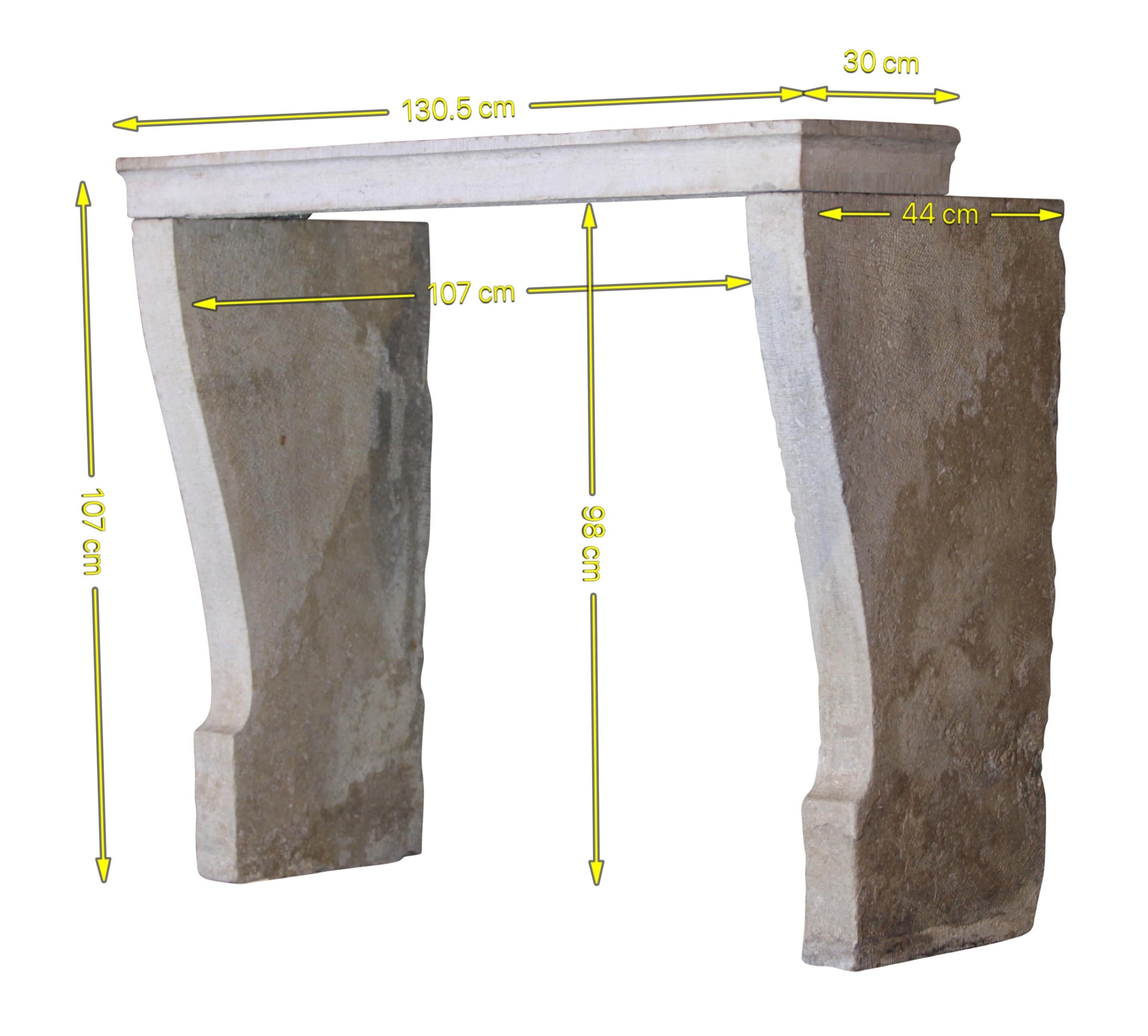 Petit cadre de cheminée ancien en pierre calcaire de style campagnard français en vente 6