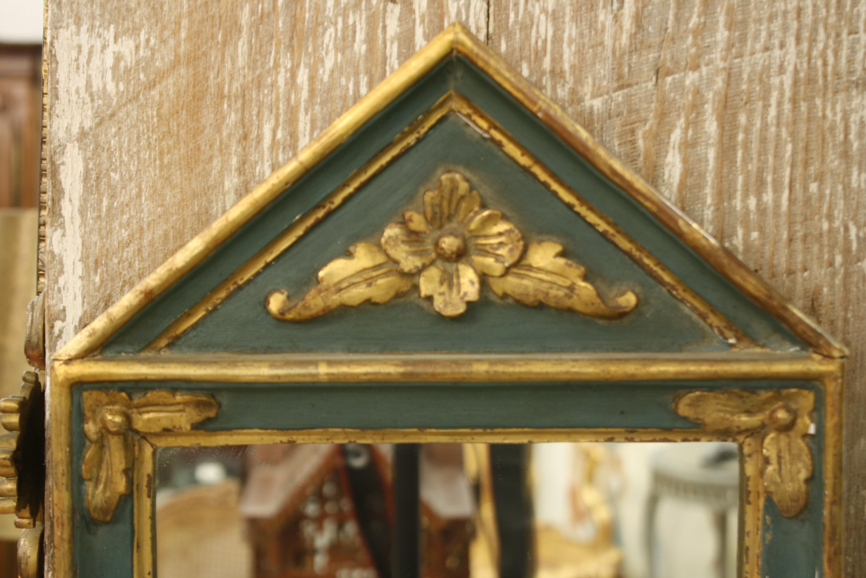 Small French Directoire Style Green Painted and Parcel Gilt Trumeau Mirror In Good Condition In Pembroke, MA