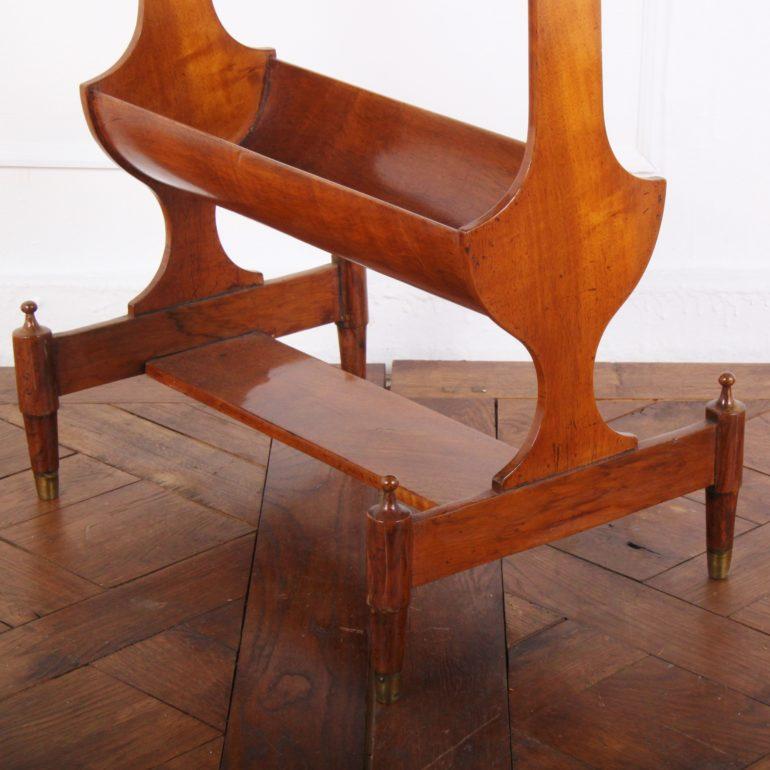 19th century French side table in mahogany, from the Villa La Pausa.



  