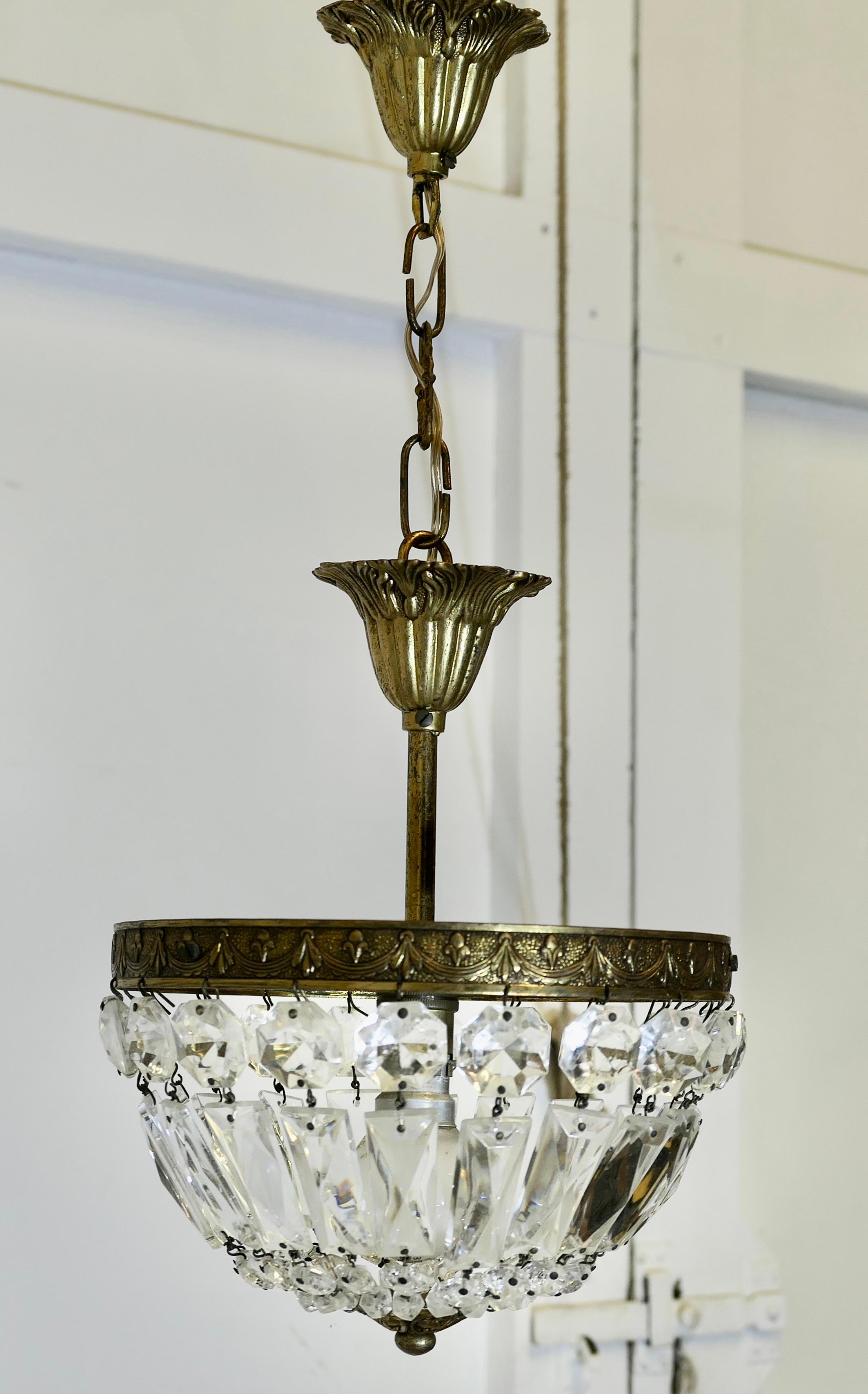 Piccolo lampadario a cesto in stile impero francese  Questo è un pezzo molto bello in vendita 1