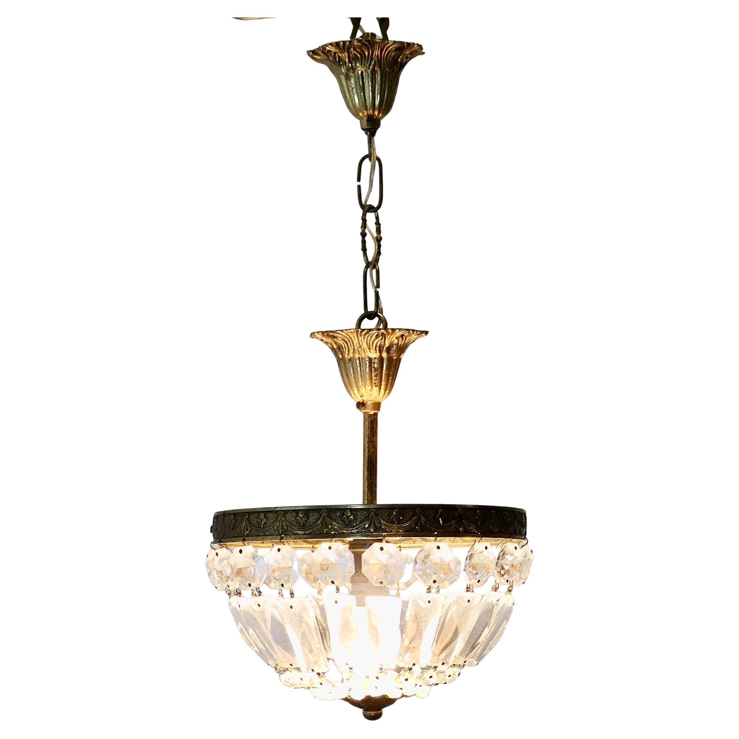 Piccolo lampadario a cesto in stile impero francese  Questo è un pezzo molto bello