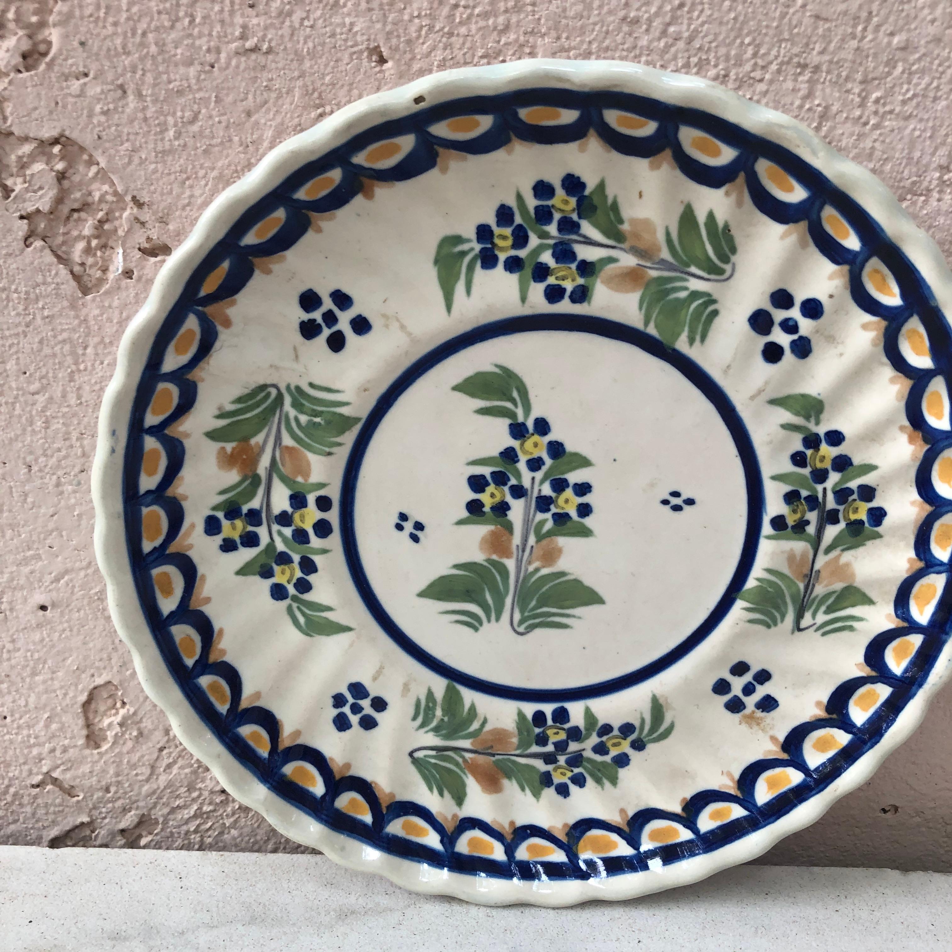 Small French faience plate with flowers signed Henriot Quimper, circa 1930.