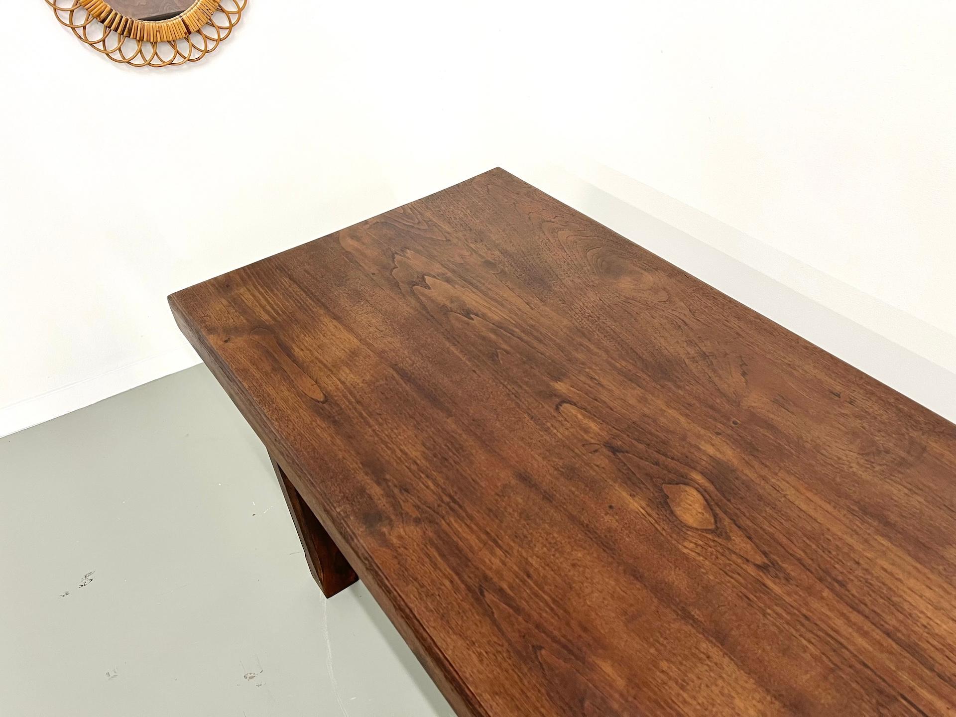 Small french farm table from the 50s in blond walnut For Sale 5