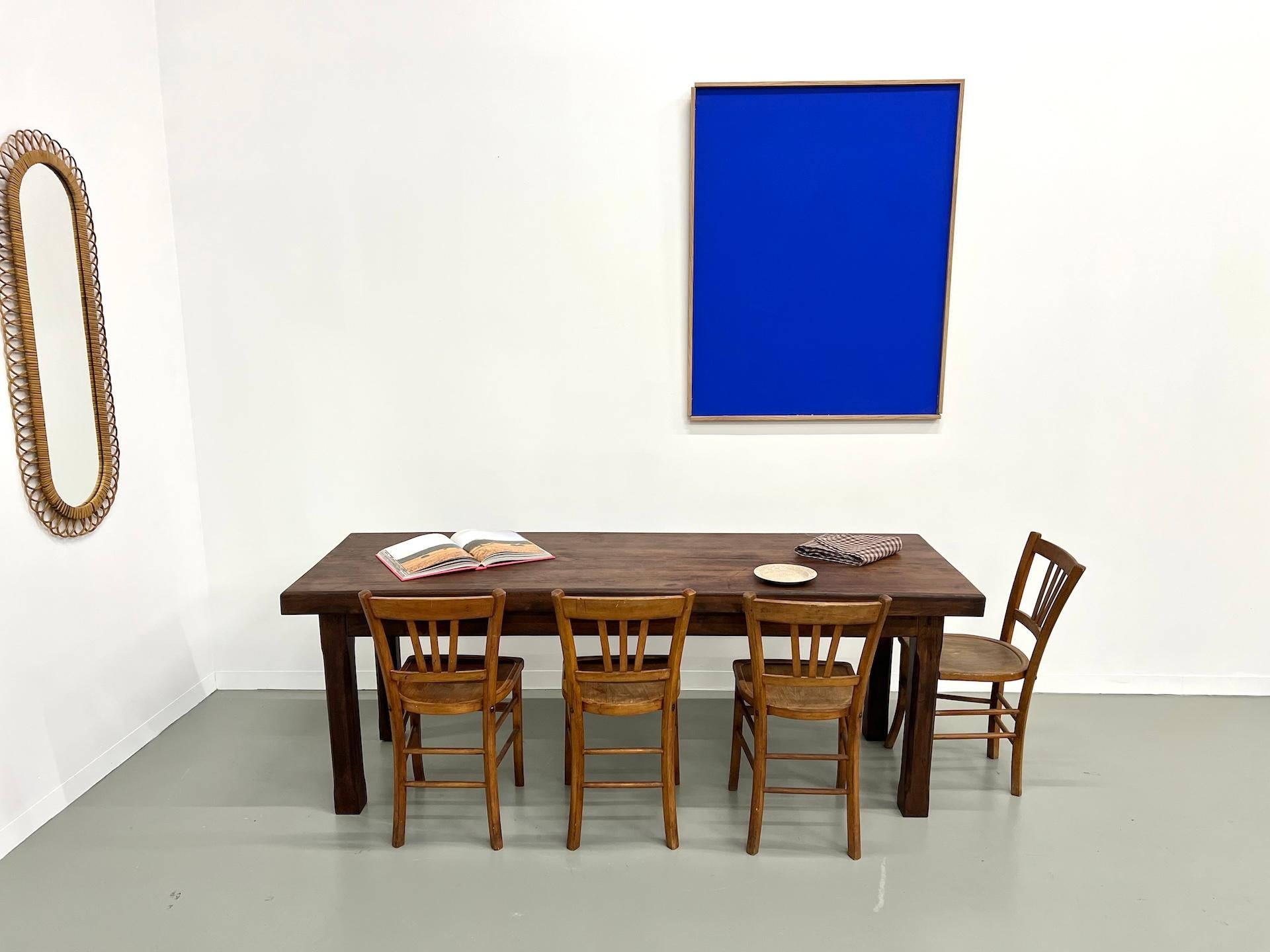 Small french farm table from the 50s in blond walnut For Sale 10