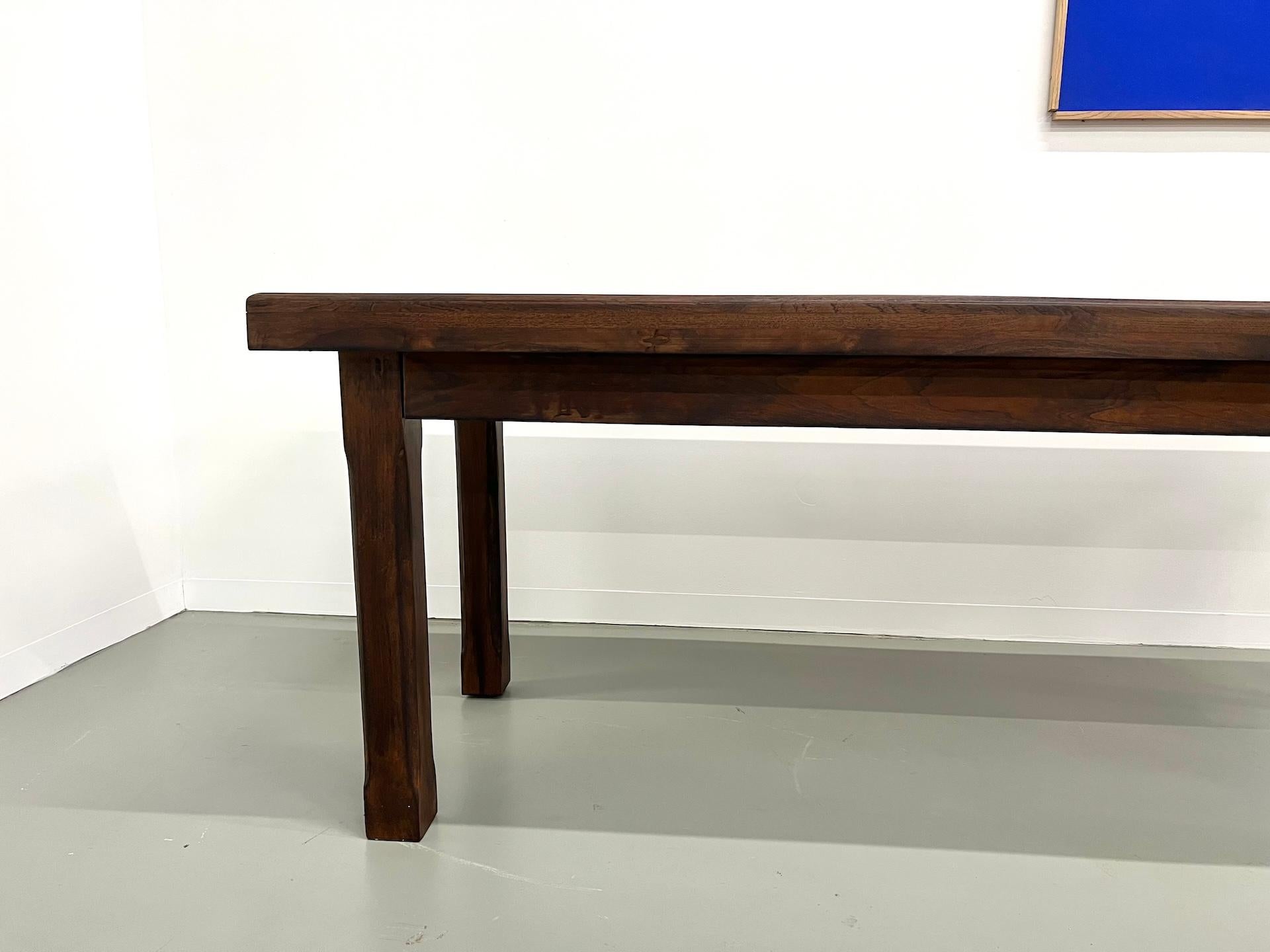 Small french farm table from the 50s in blond walnut For Sale 1
