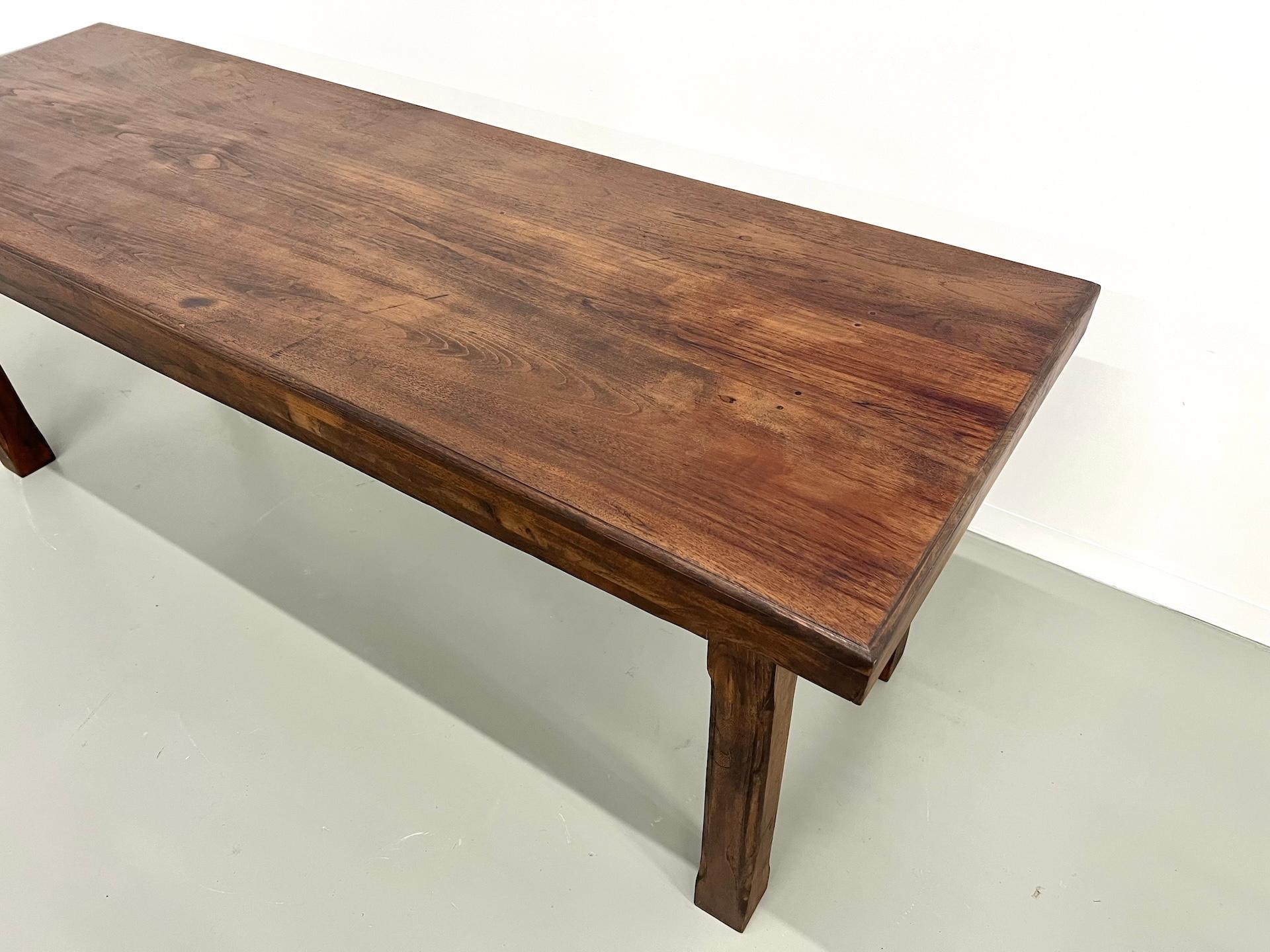 Small french farm table from the 50s in blond walnut For Sale 2