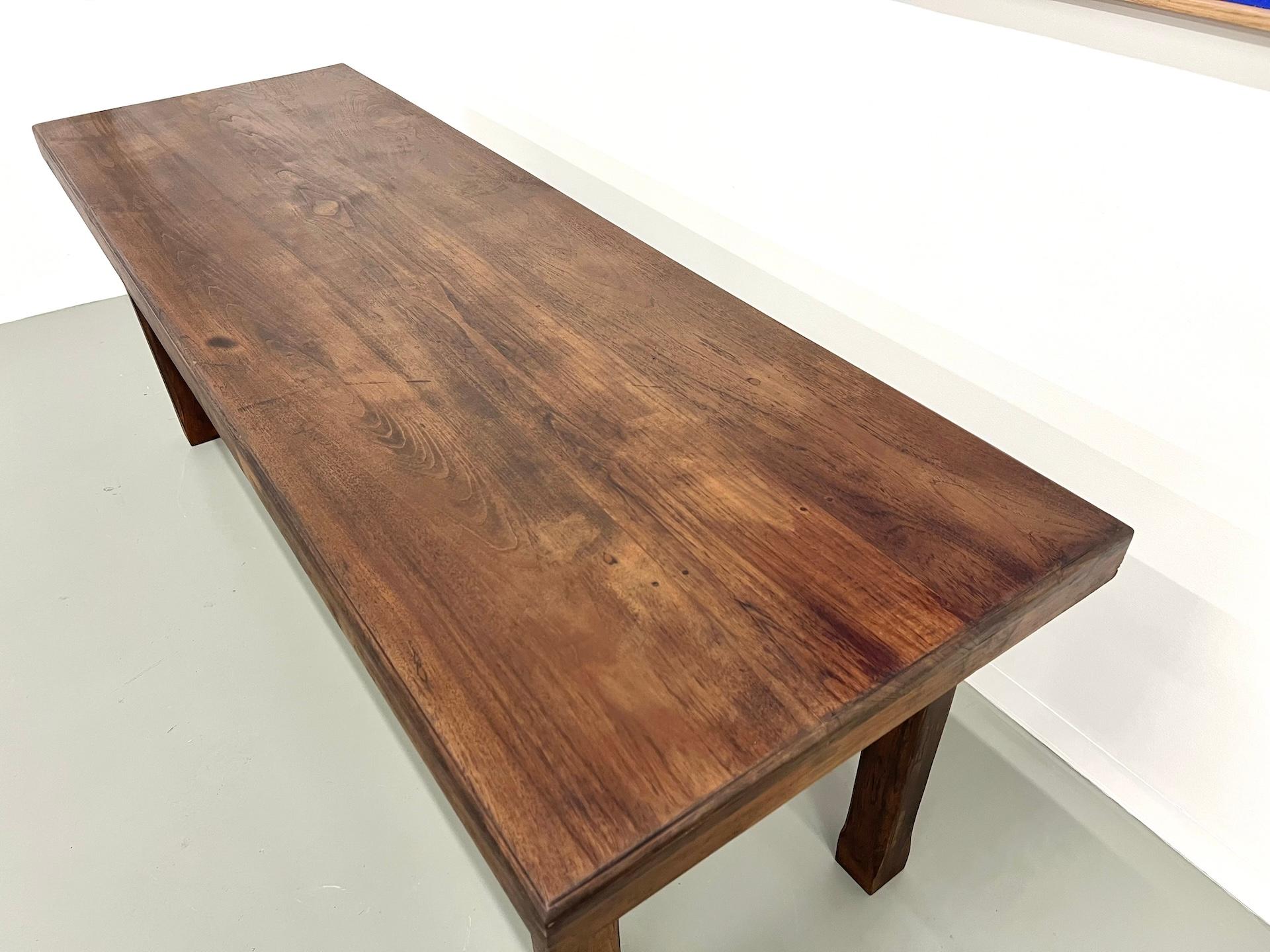 Small french farm table from the 50s in blond walnut For Sale 3
