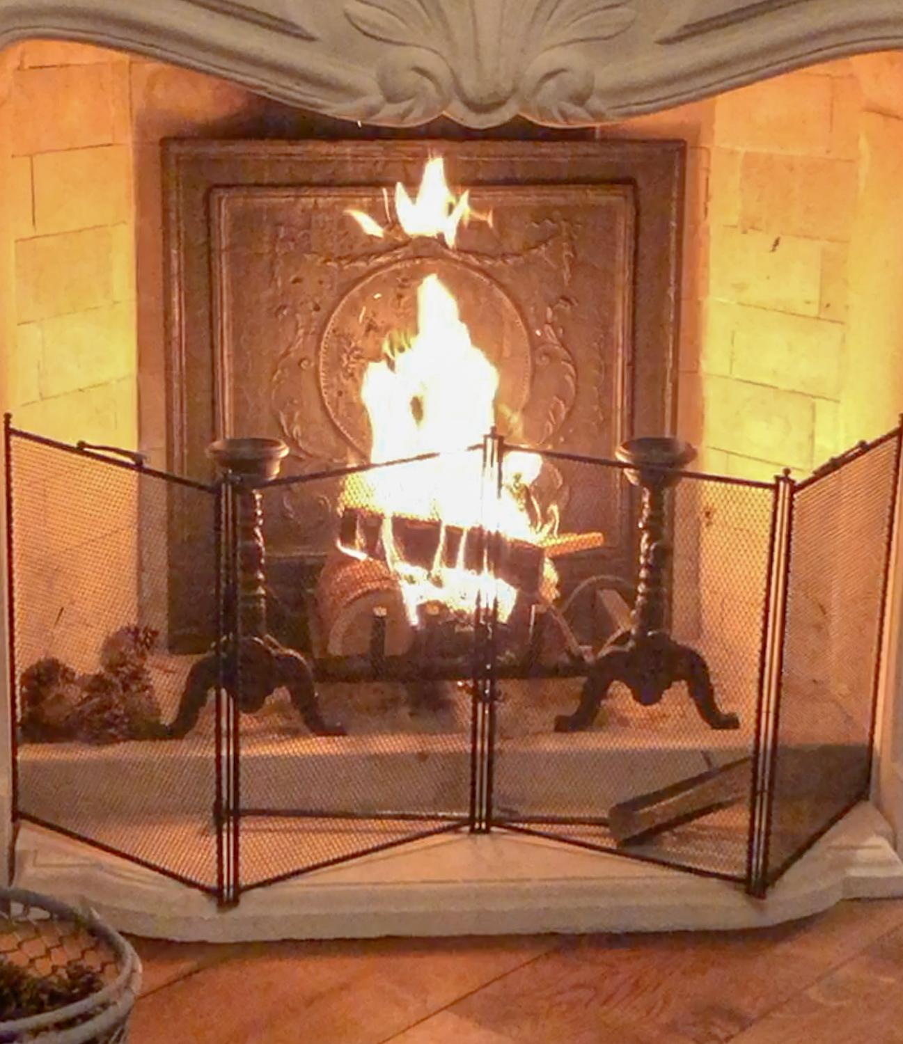 Fer Petit écran de cheminée français élégant, fait à la main, neuf, de 43,18 à 63,5 cm de large en vente