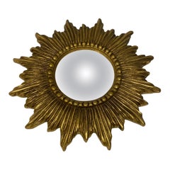 Pequeño espejo francés dorado de madera en forma de estrella o de sol, diámetro 14