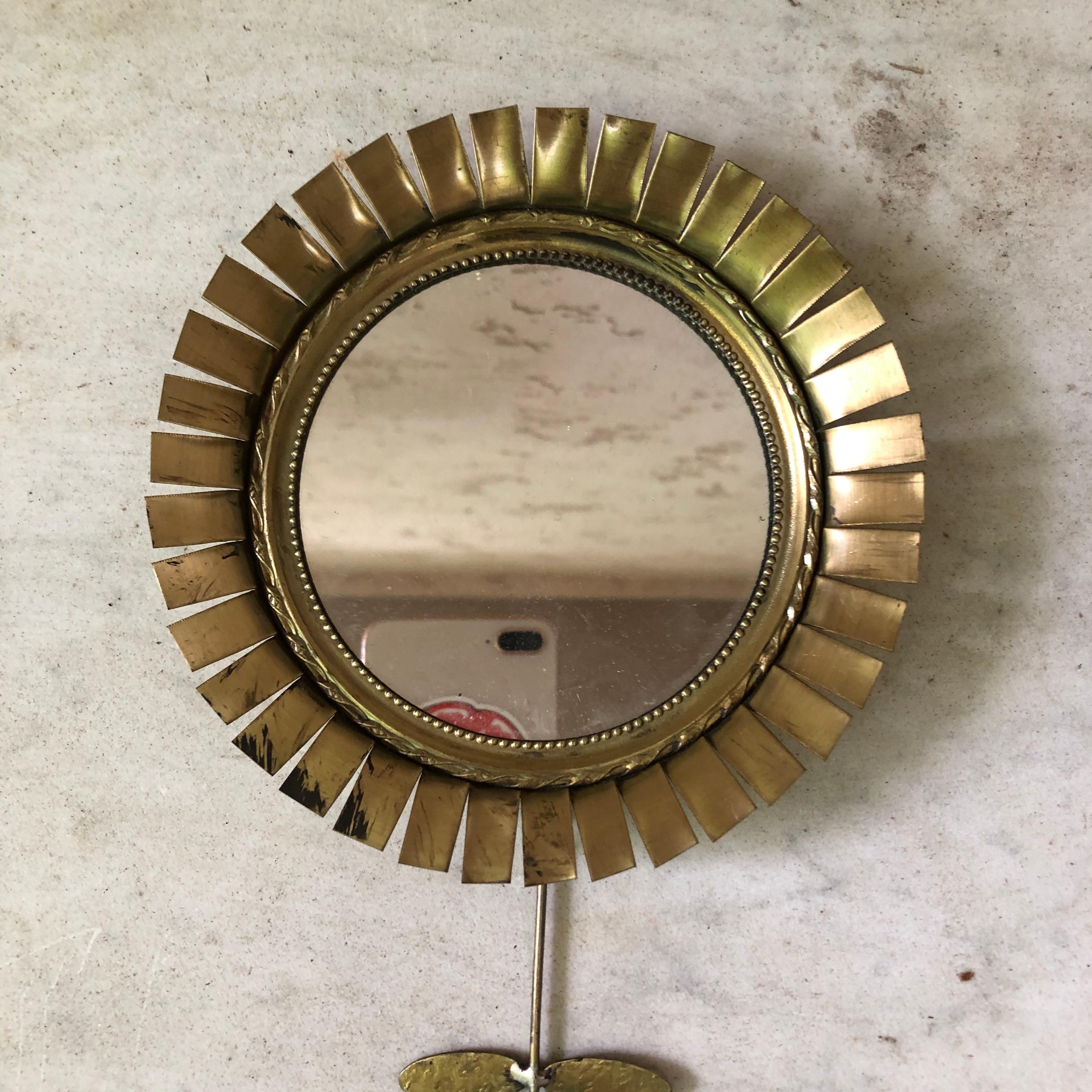 Small French gold metal flower mirror, circa 1960.
Measures: Mirror diameter / 5.8 inches.
Total height / 11.5 inches.