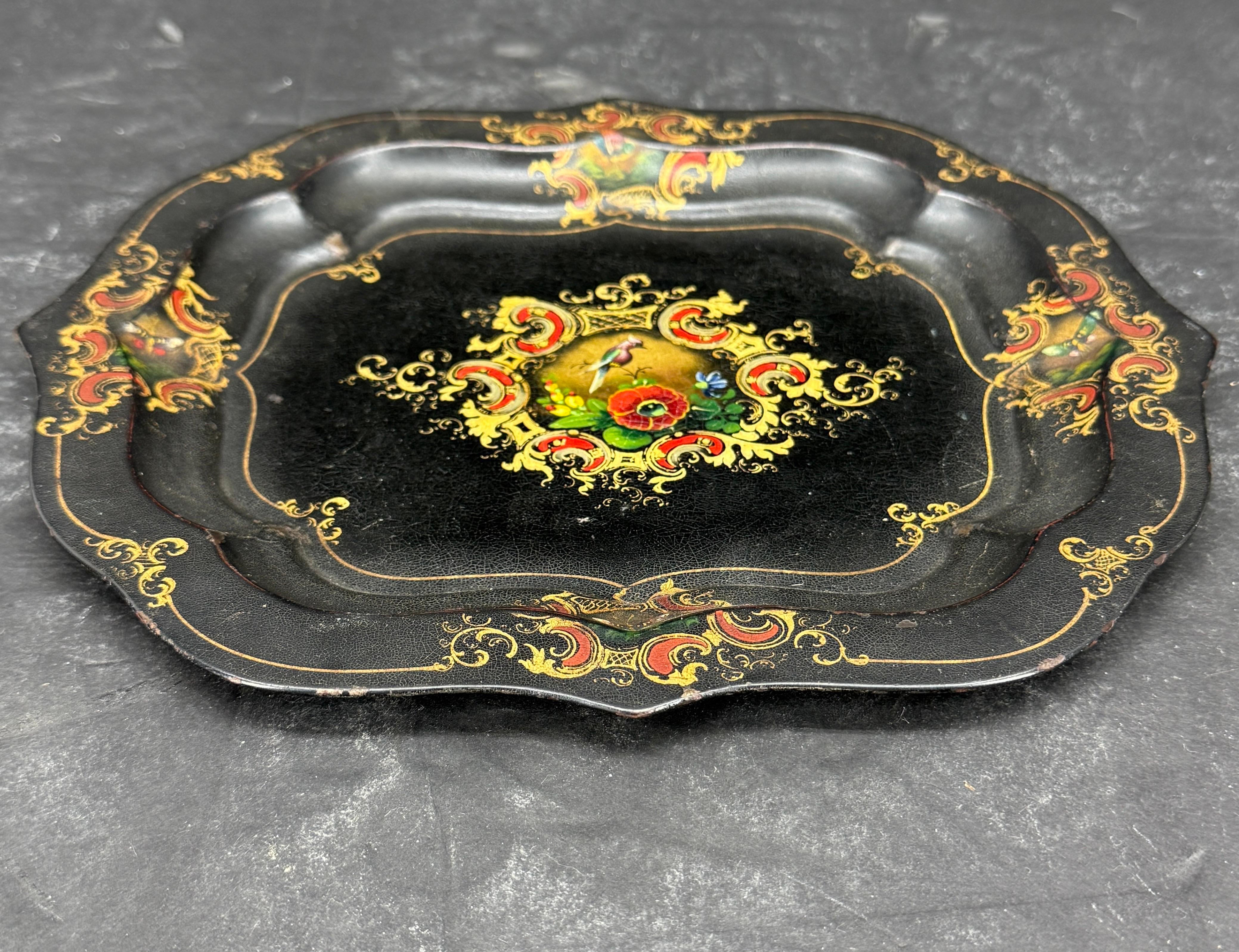 Kleine Französisch Hand gemalt Toleware Metalltablett mit Vogel (Empire) im Angebot