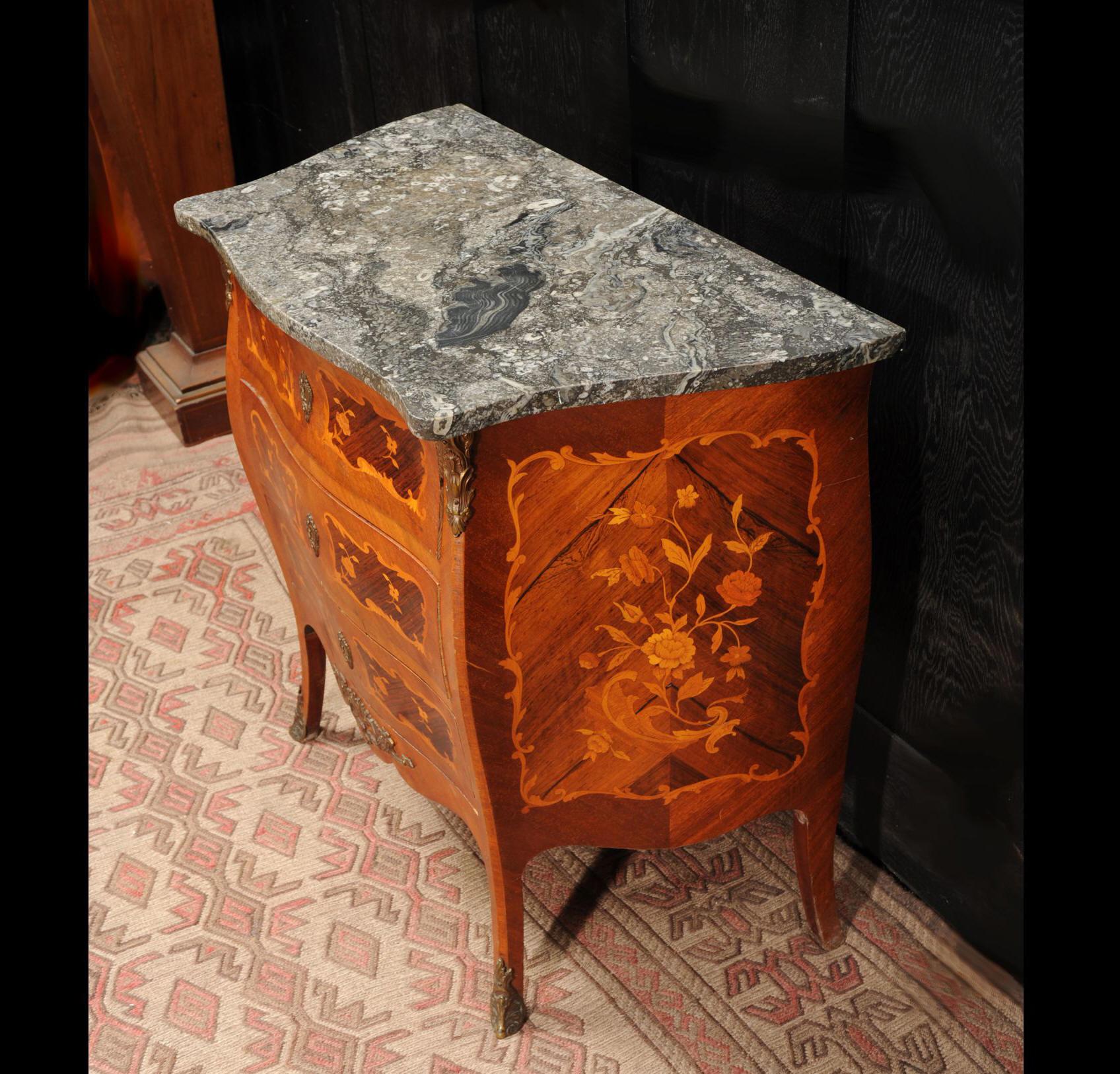 Small French Inlaid Marquetry Bombe Chest with Fossil Limestone Top In Good Condition For Sale In Belper, Derbyshire