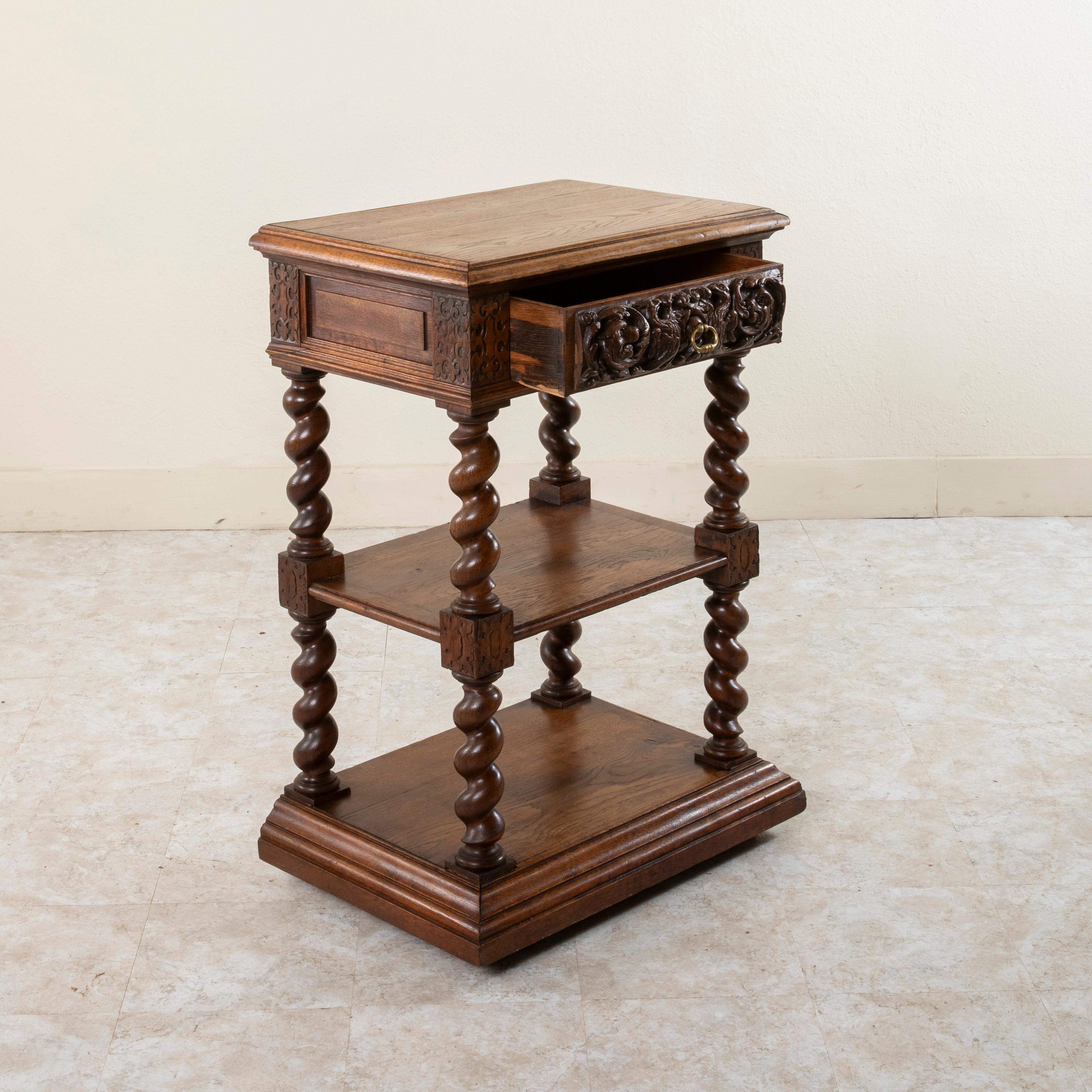 Bronzo Piccolo buffet da dessert francese in stile Luigi XIII intagliato a mano in Oak, console del 1880 ca. in vendita
