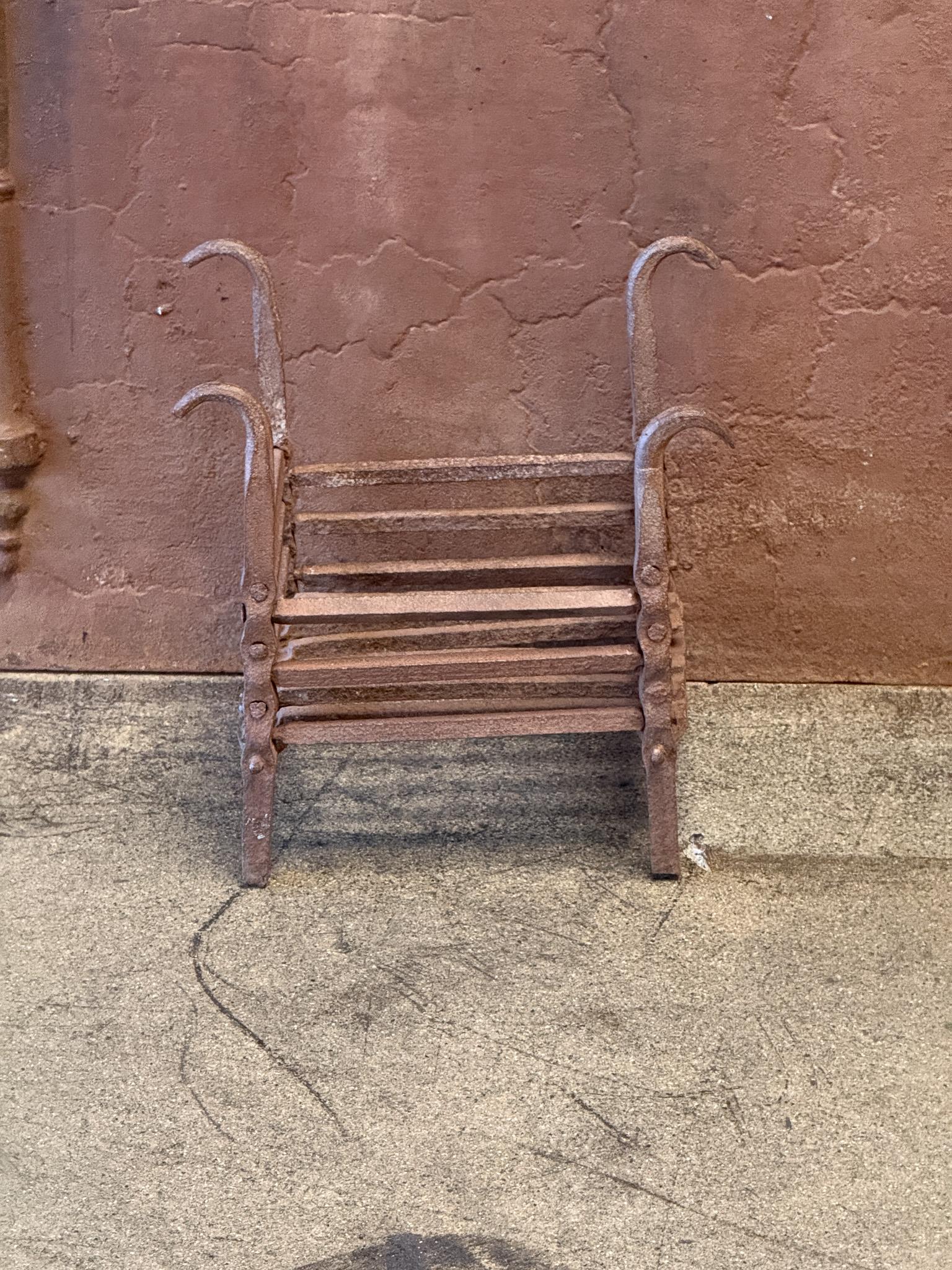 Small French Louis XIV Period Fireplace Log Grate, Early 18th Century In Good Condition For Sale In Soest, NL