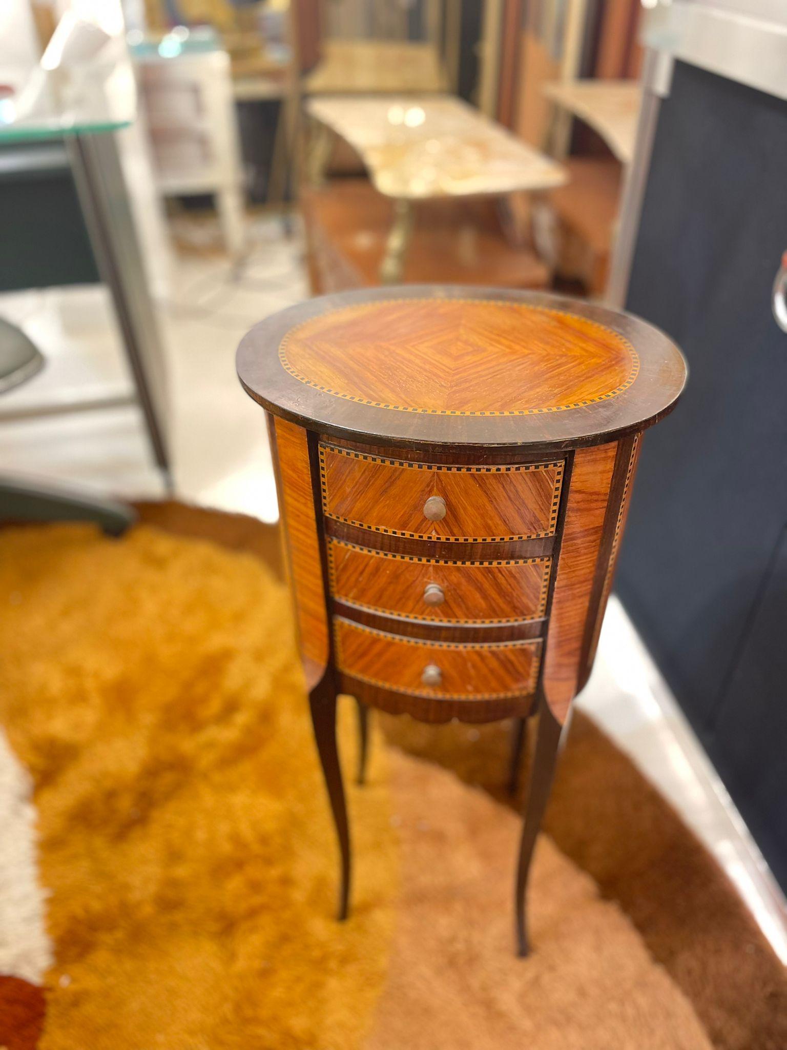 Early 20th Century Small French Louis XV Inlaid Kingwood Side Table