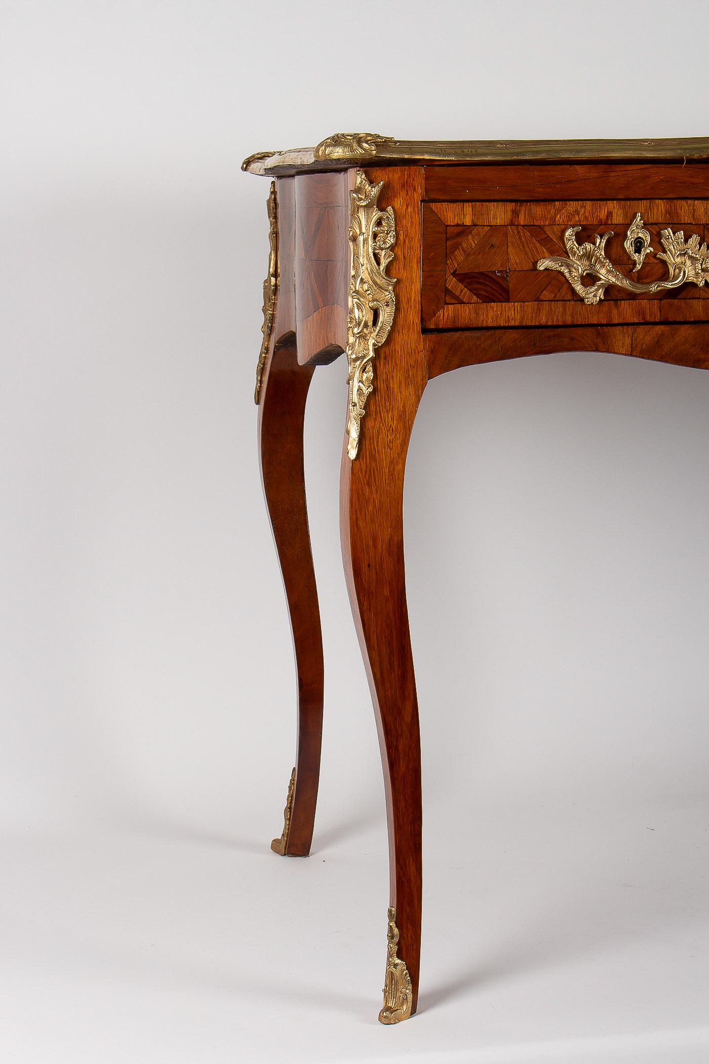 Small French Louis XV Style Marquetry Bureau Plat, circa 1820-1840 In Good Condition In Saint Ouen, FR