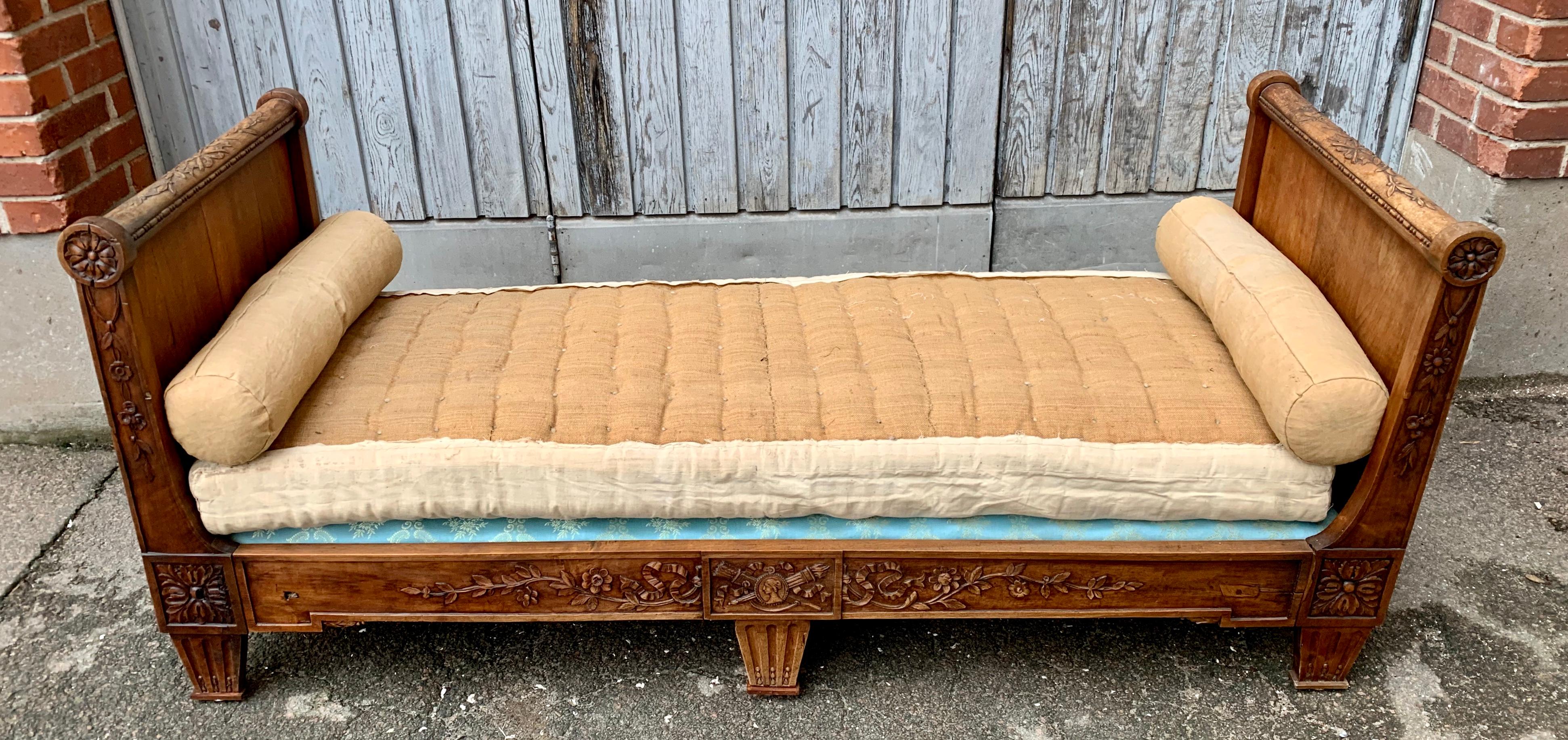 Small French Louis XVI Daybed Settee In Carved Mahogany 2