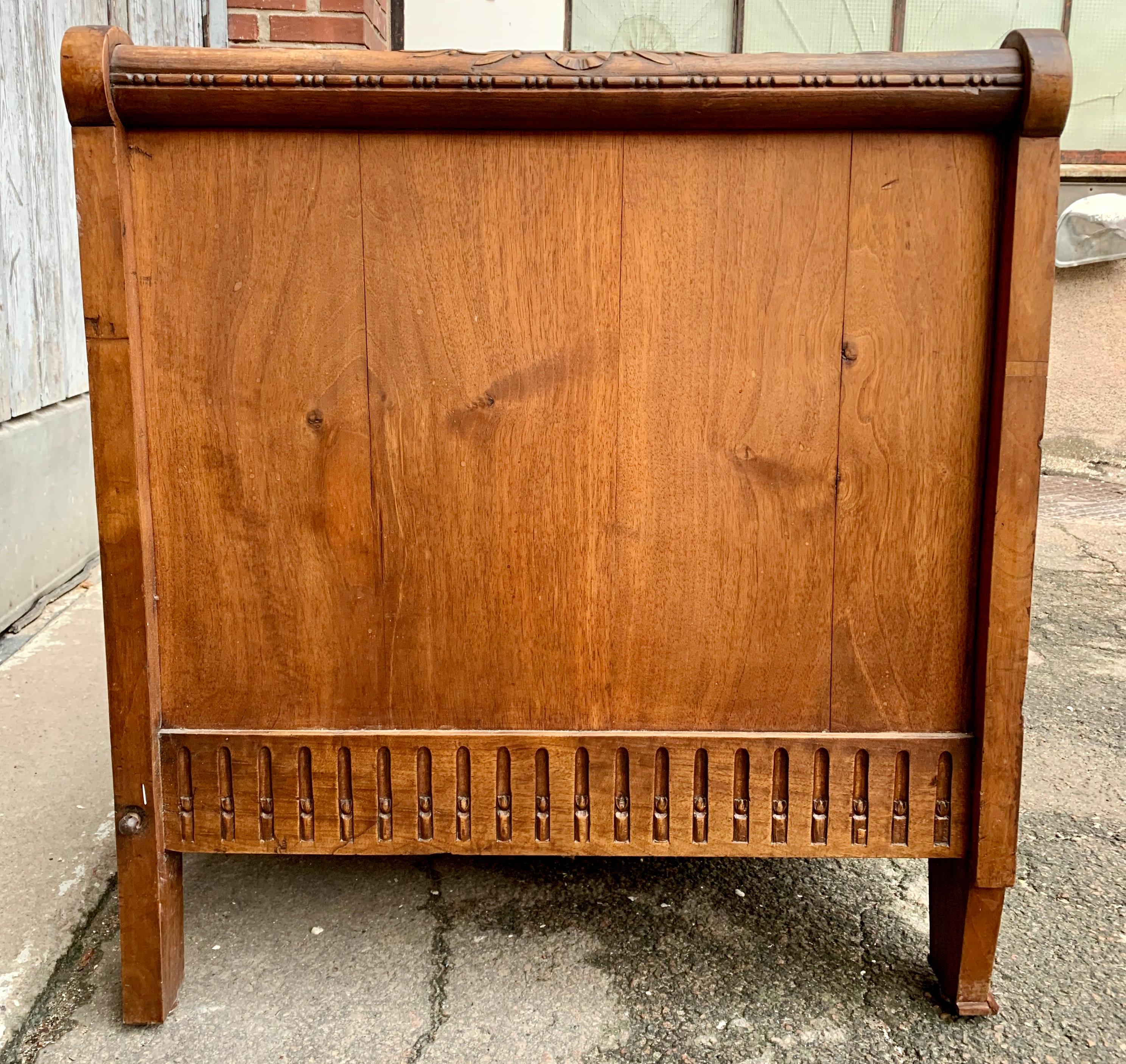 Small French Louis XVI Daybed Settee In Carved Mahogany 9