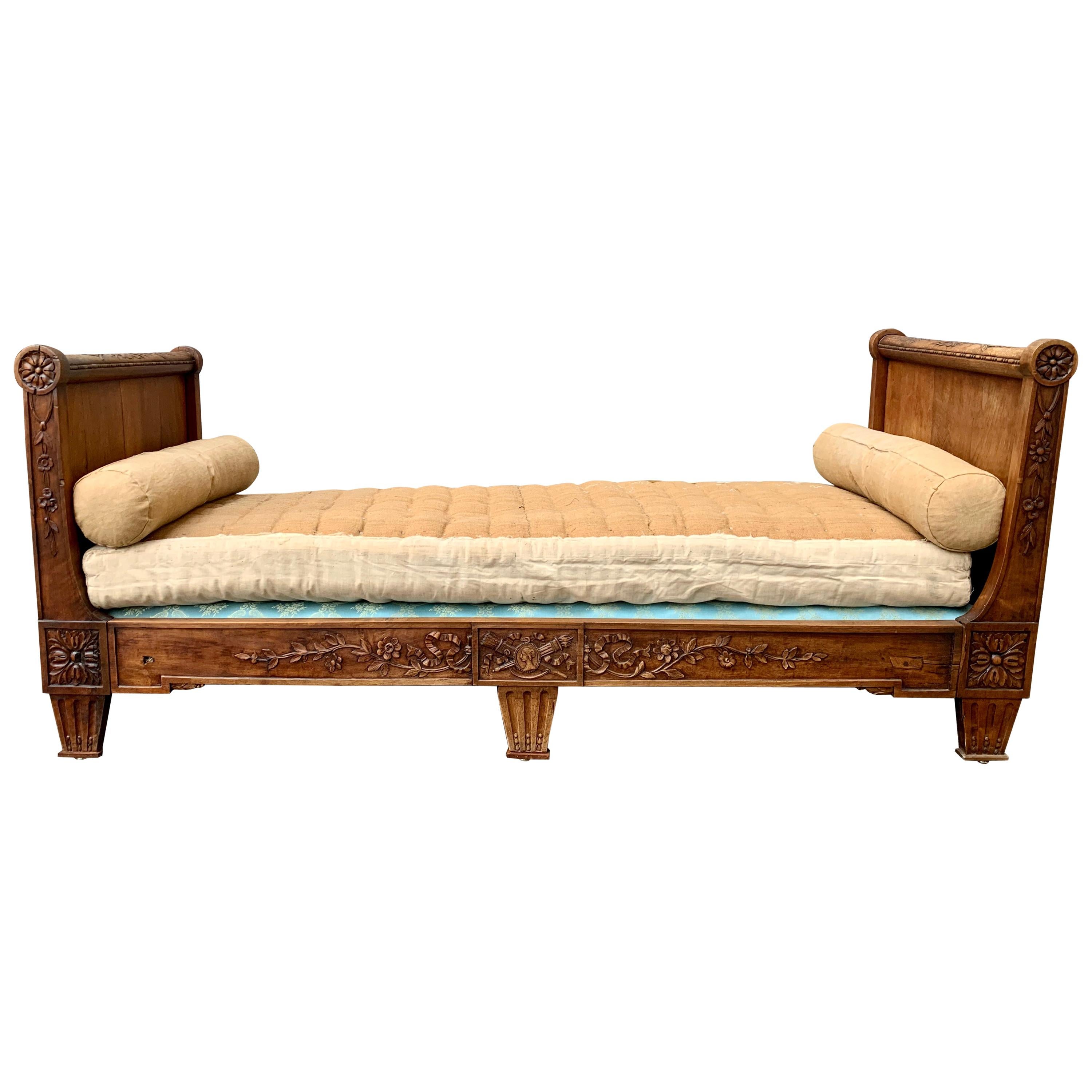 Small French Louis XVI Daybed Settee In Carved Mahogany