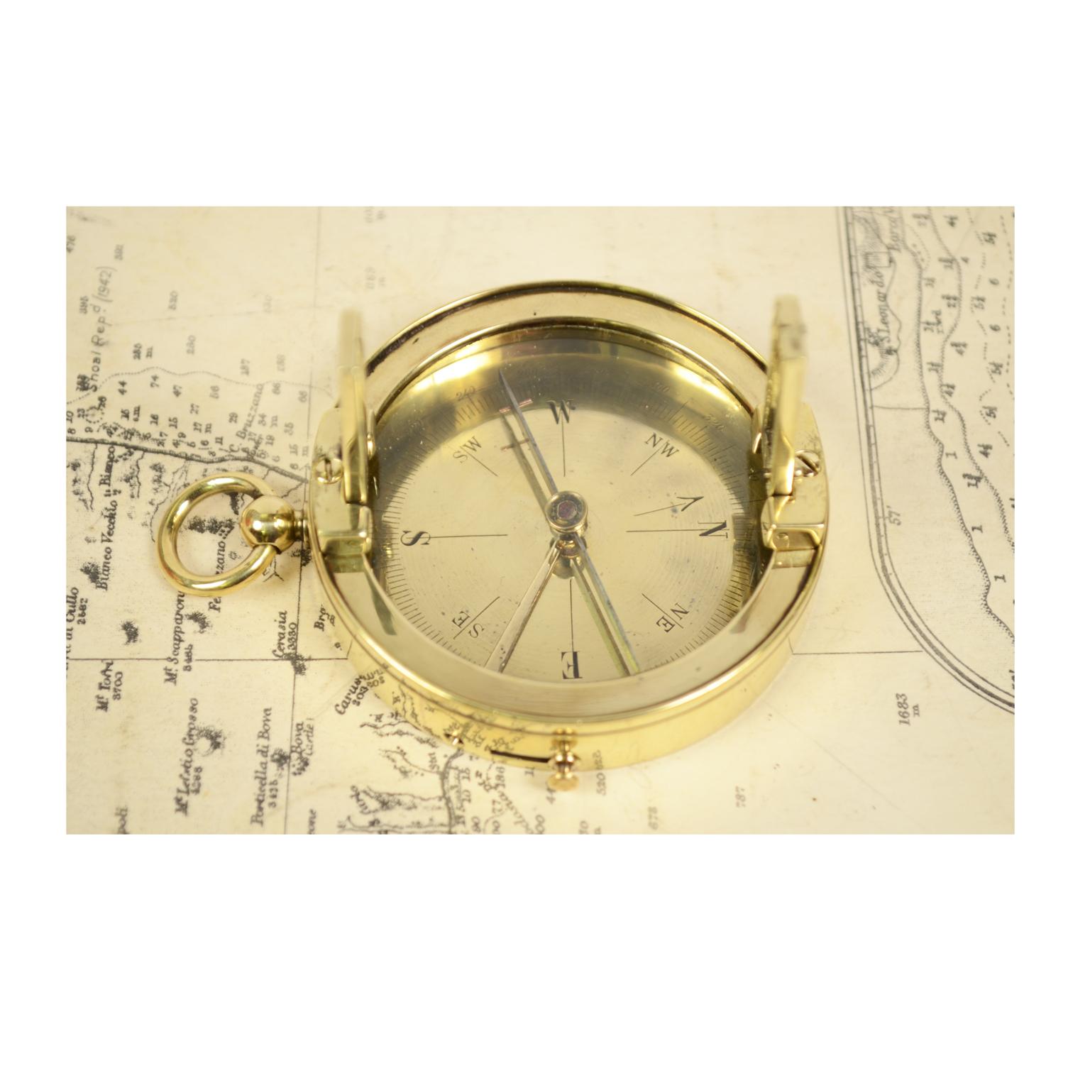 Small French-Made Brass Compass Second Half of the 19th Century 4