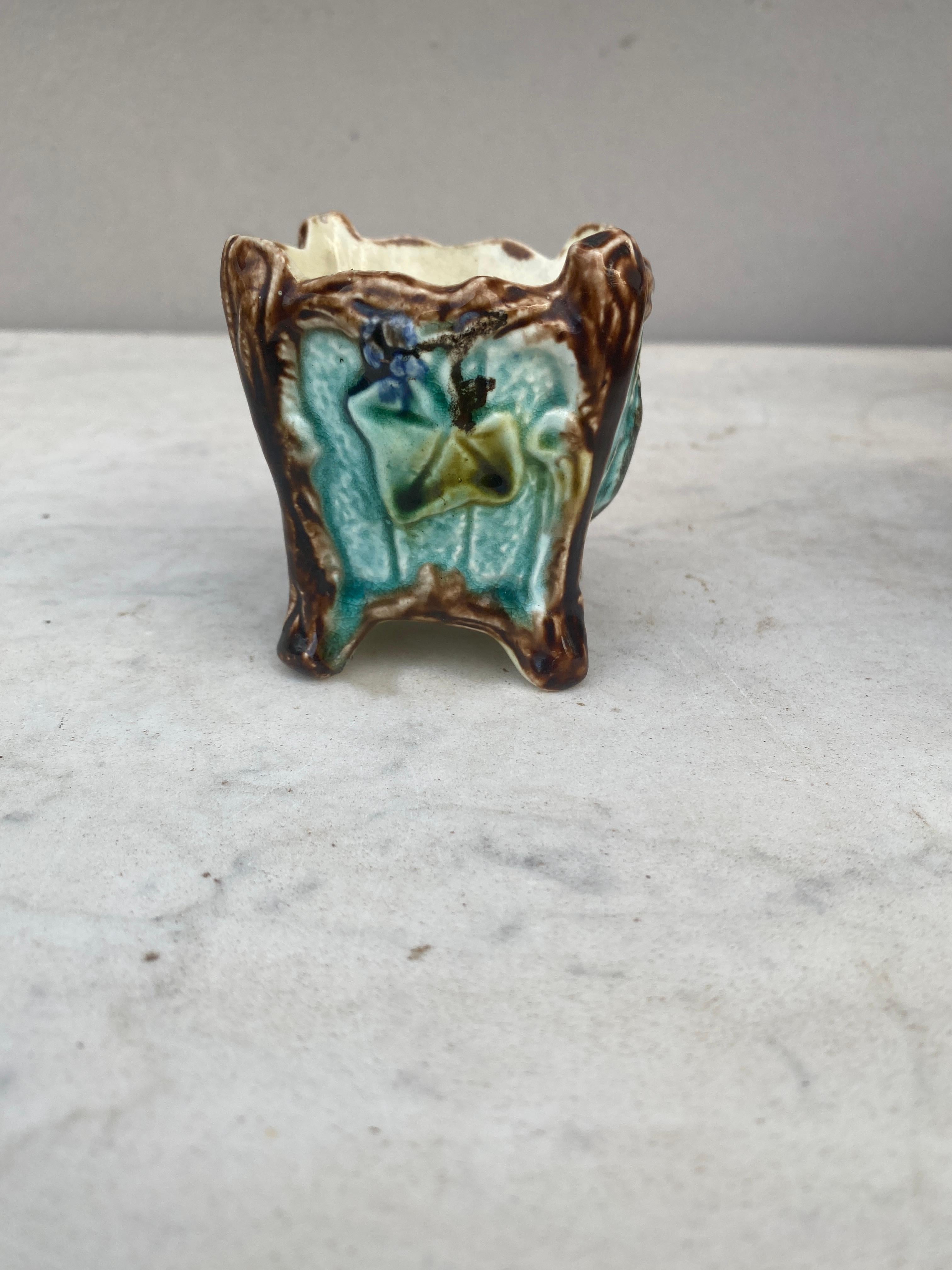 Small French Majolica Cache Pot Onnaing, circa 1890 In Good Condition For Sale In Austin, TX