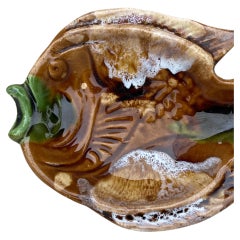 Petit plat à poisson en majolique française Vallauris, vers 1950