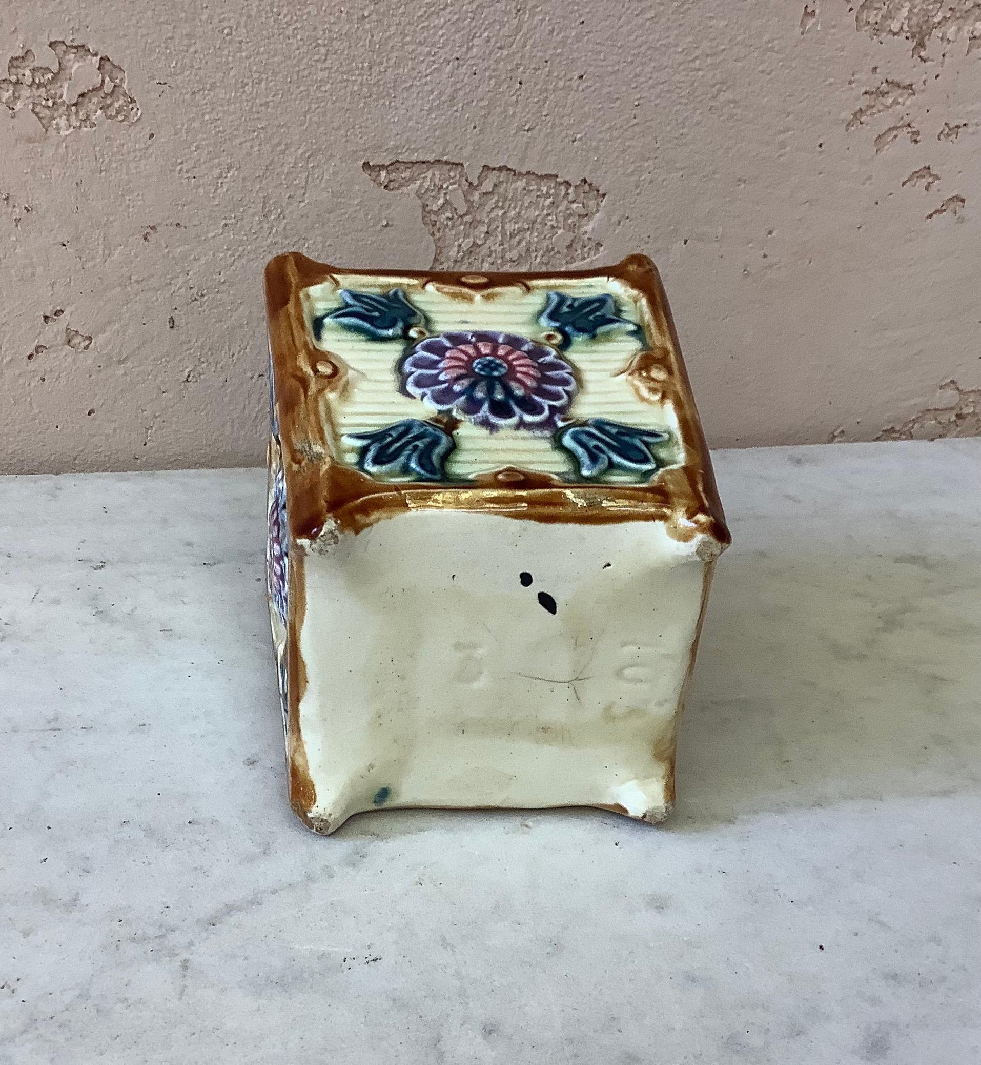 Small French Majolica Jardinière Onnaing, circa 1890 In Good Condition For Sale In Austin, TX
