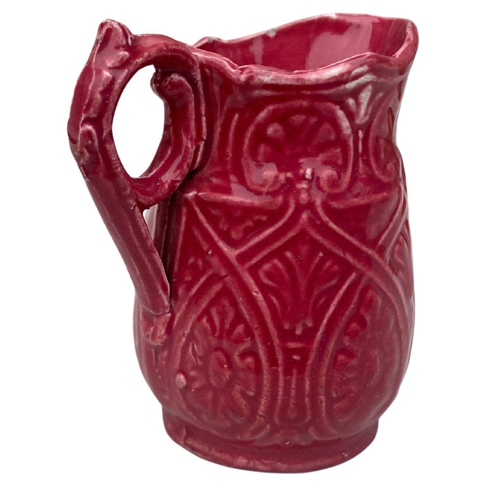 Rustique Petit pichet crémier en majolique française circa 1900 en vente